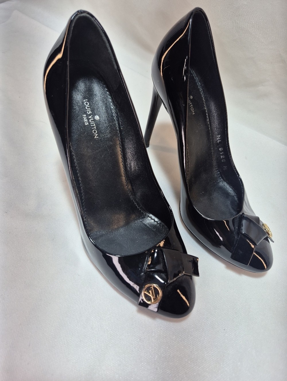 Louis Vuitton Fiance patent leather pumps black bow Toe Women’s 37 AUTHENTIC