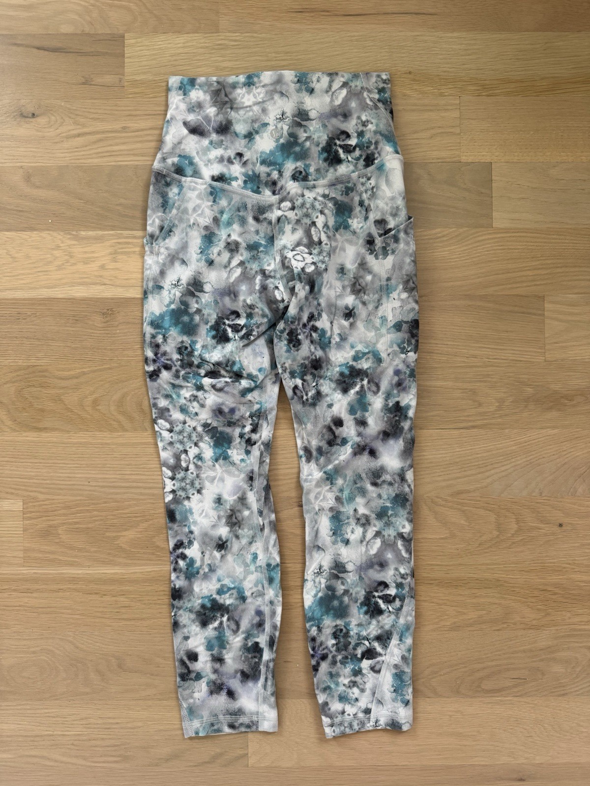 Excellent Condition. lululemon Women’s Floral Align Leggings 4