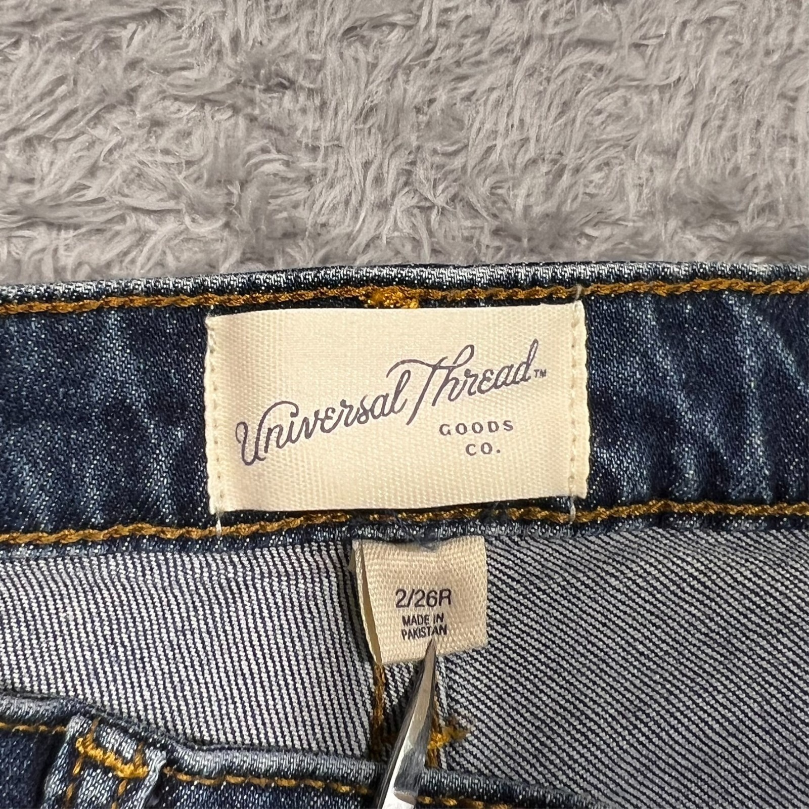 Universal Thread Jeans High Rise Slim Straight Distressed Dark Wash Womens 2/26R