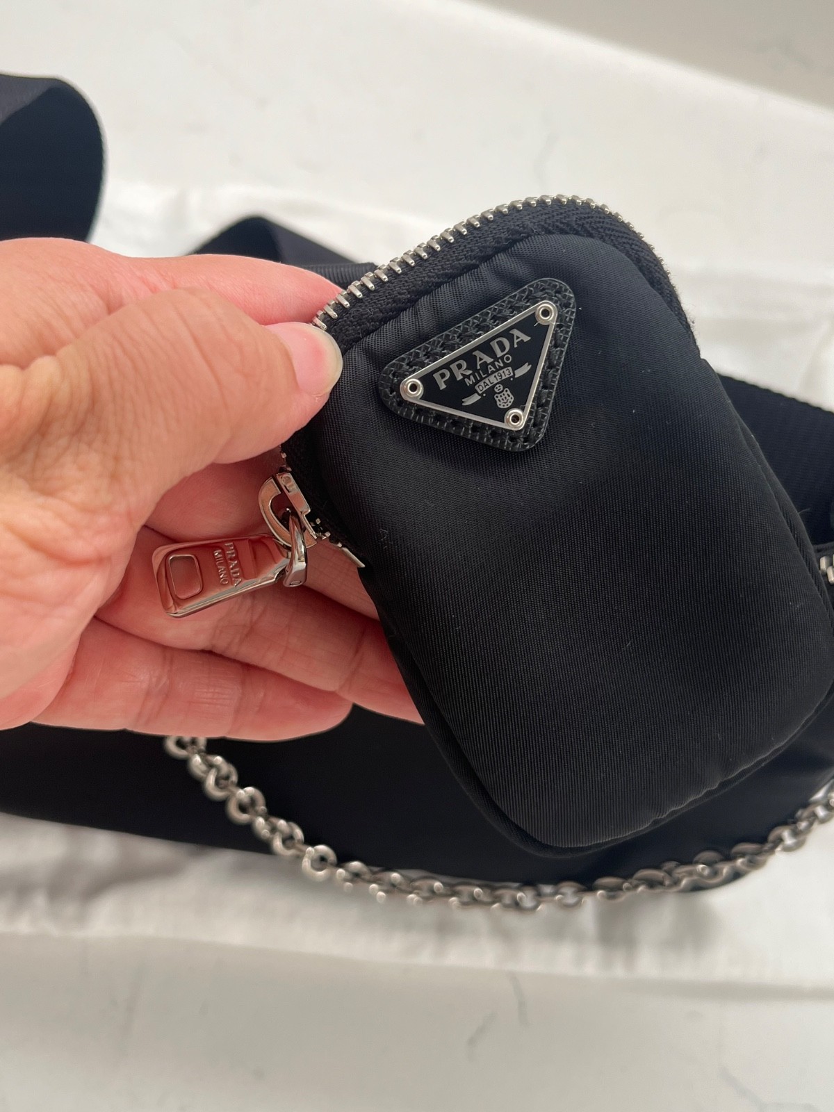 AUTHENTIC PRADA Re-Edition 2005 Nylon Shoulder Bag/Crossbody in Black