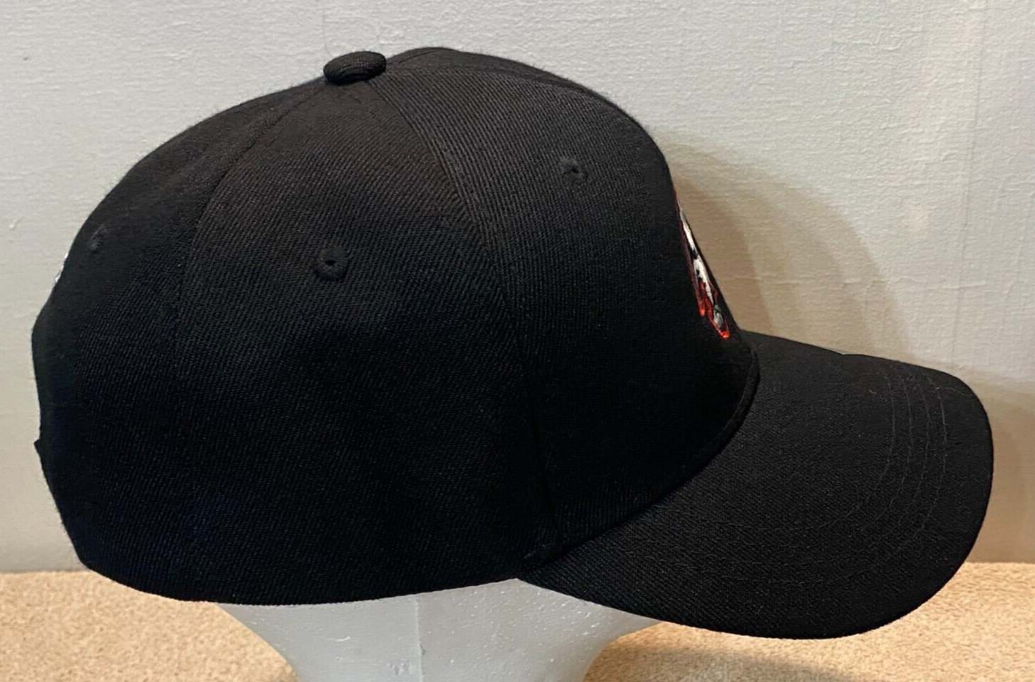 NWT BUFFALO SABRES GOATHEAD BASEBALL CAP ADJUSTABLE BLACK ONE SIZE KIPA PREMIUM