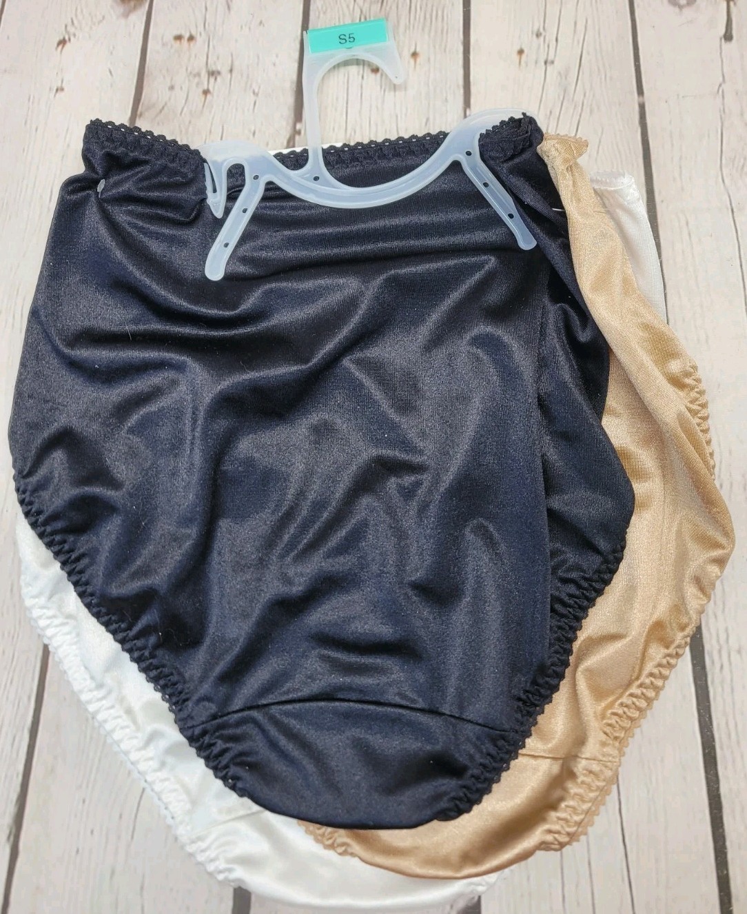 Vanity Fair Radiant S/5 Womens Small Hi-Cut Underwear Panties 3-Pair Silky Nylon