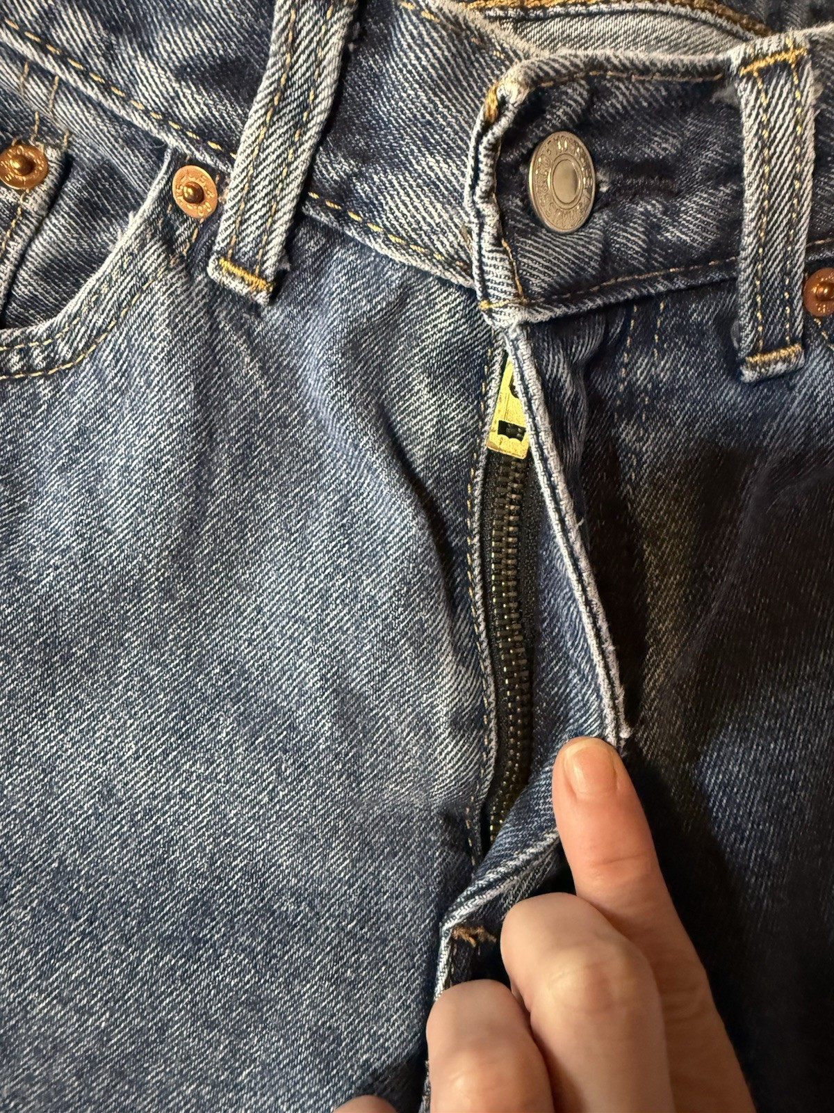 Levi’s 505 Regular Fit Straight Leg Jeans Men’s 30×32 Dark Stonewash Denim
