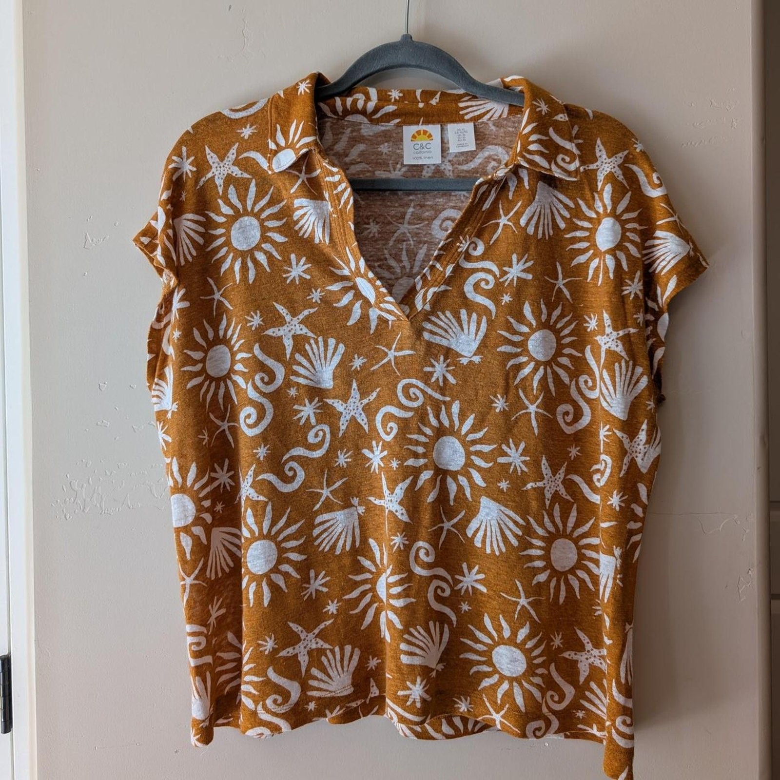 C&C California Linen Top Womens XL Mustard Yellow Sun Starfish Shell Print VNeck