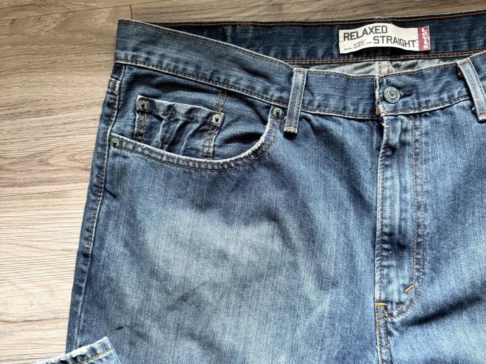 Vintage Levi’s 559 Relaxed Straight Fit Jeans 40×32 Blue Denim
