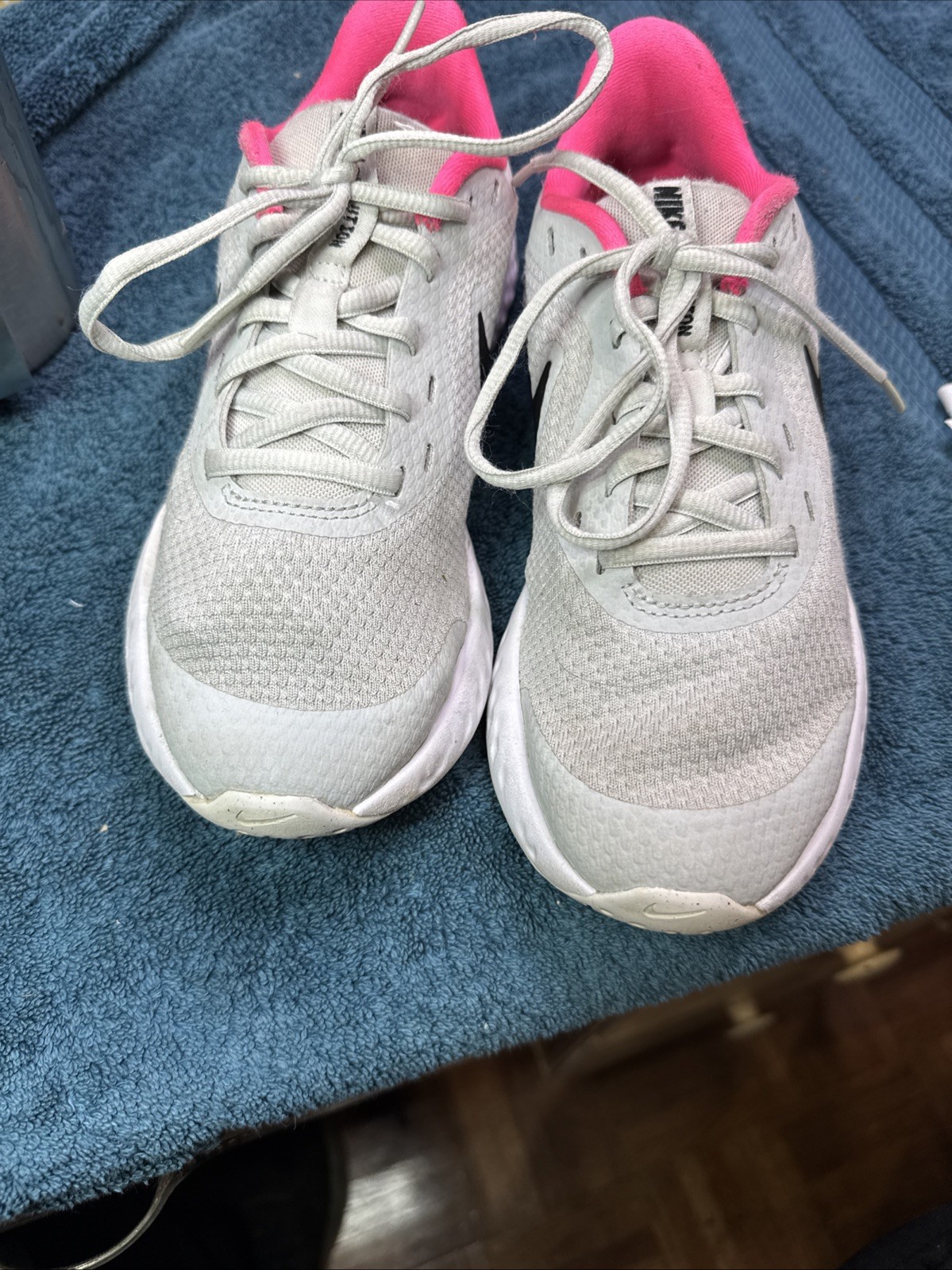 Nike Revolution 5.5 Y Girls Shoe Pink And Light Gray. BQ 5671–010. 2020