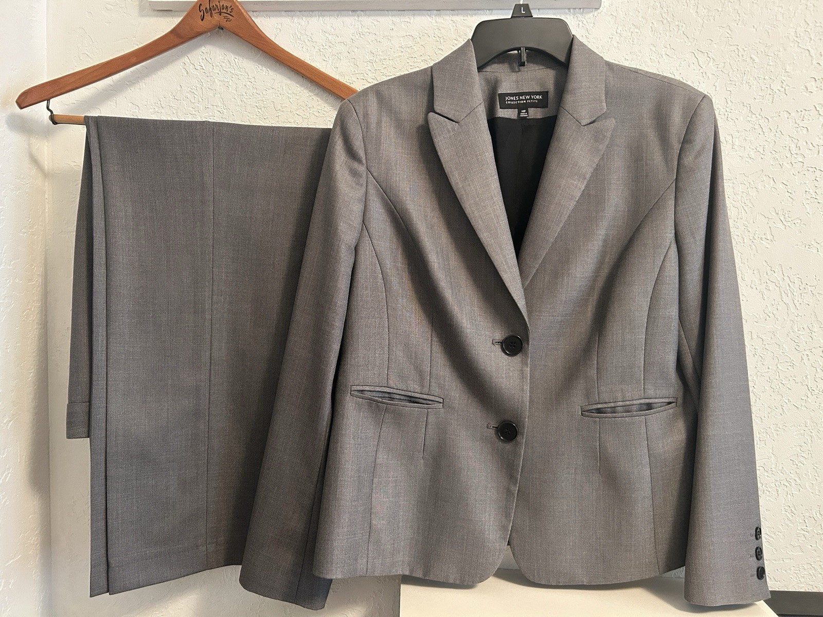 Jones New York Gray Petite 14P/10P 2pc Pant Suit 2-Button Lined Solid Poly/Rayon