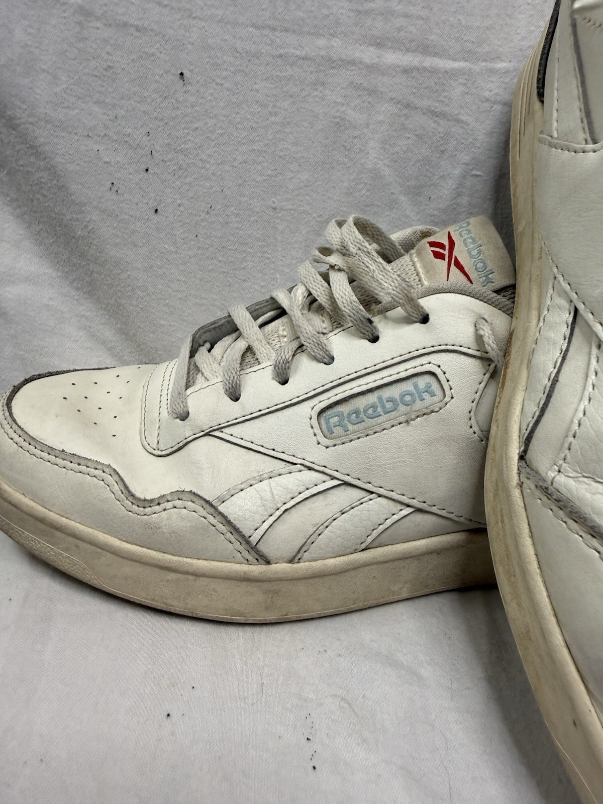 Reebok Mens Low Top Lace-Up Athletic Sneakers White/Gray/Red Solid