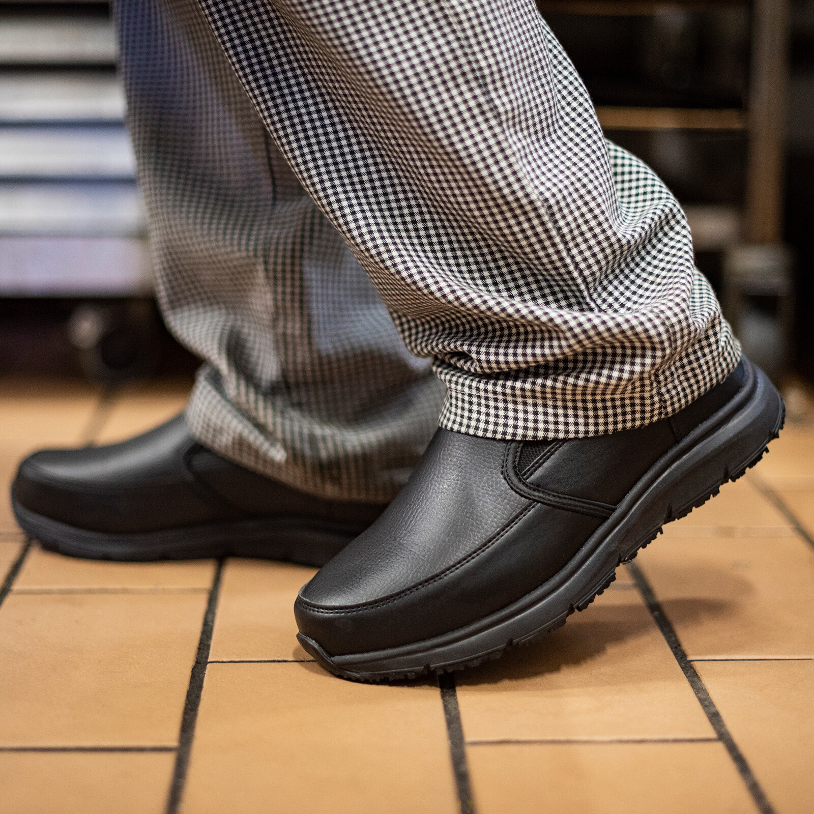 HISEA Men Slip-On Non-Slip Shoes Water & Oil Resistant Chef Restaurant Work Shoe