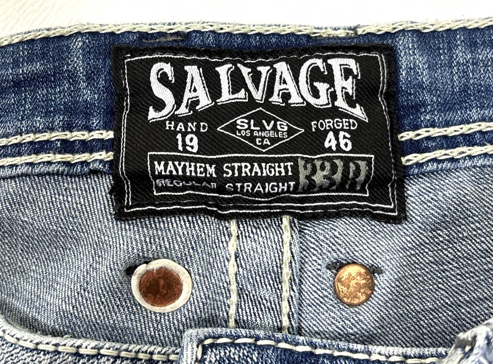 Salvage Buckle Mayhem Jeans Mens 33R Straight Fit Light Wash Whiskered Denim EUC