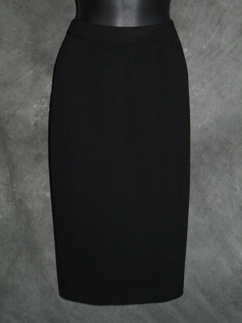 BEAUTIFUL St John couture knit black white jacket skirt suit size 6