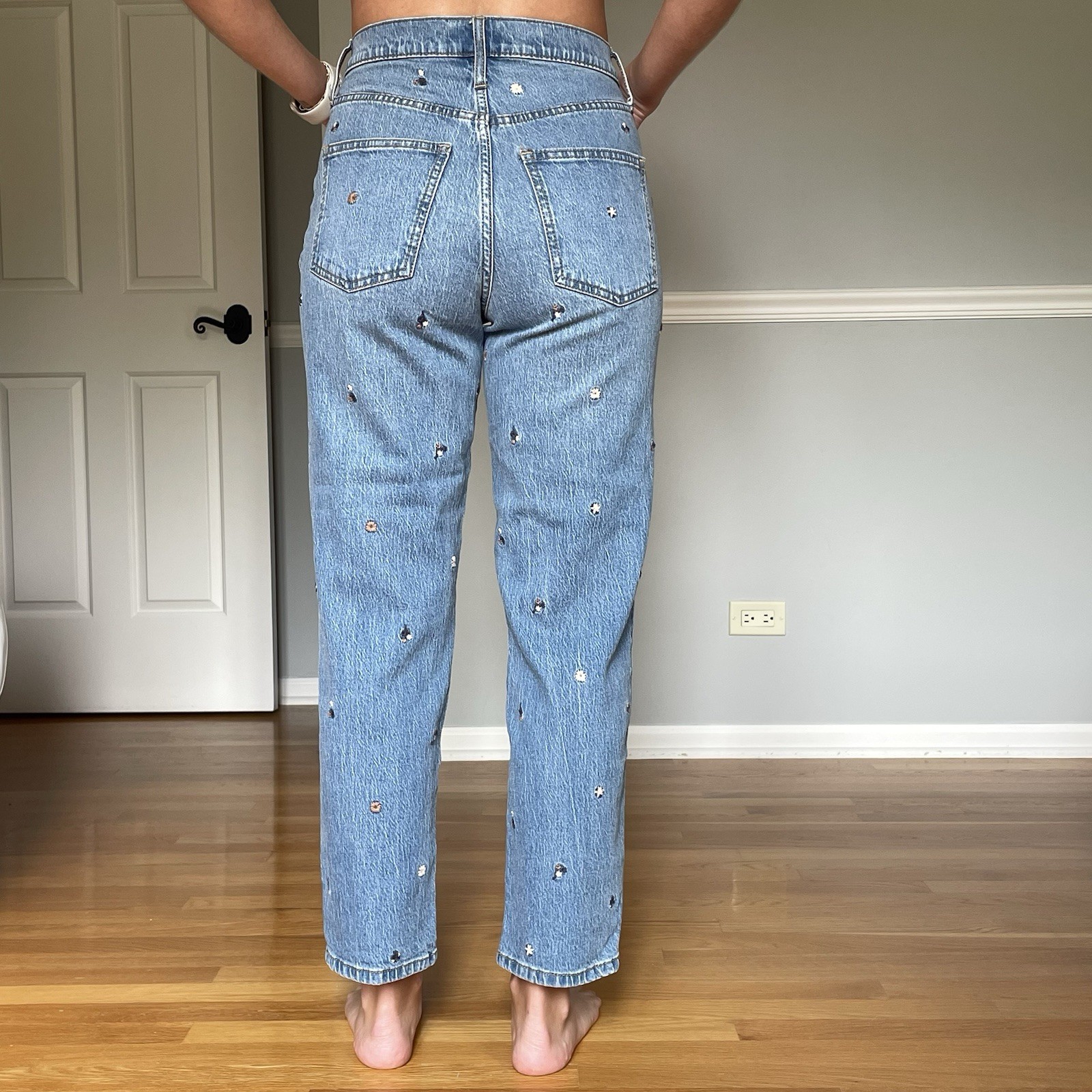 Universal Thread Vintage Straight Jeans Women’s 2/26R Light Wash Blue