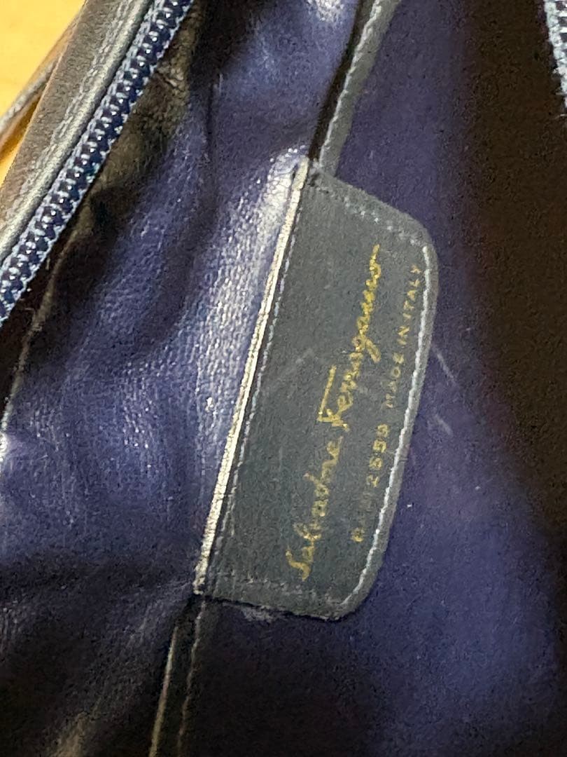 Ferragamo Navy Leather Shoulder Bag Gold Hardware 6.3×8.3×2.8in Used