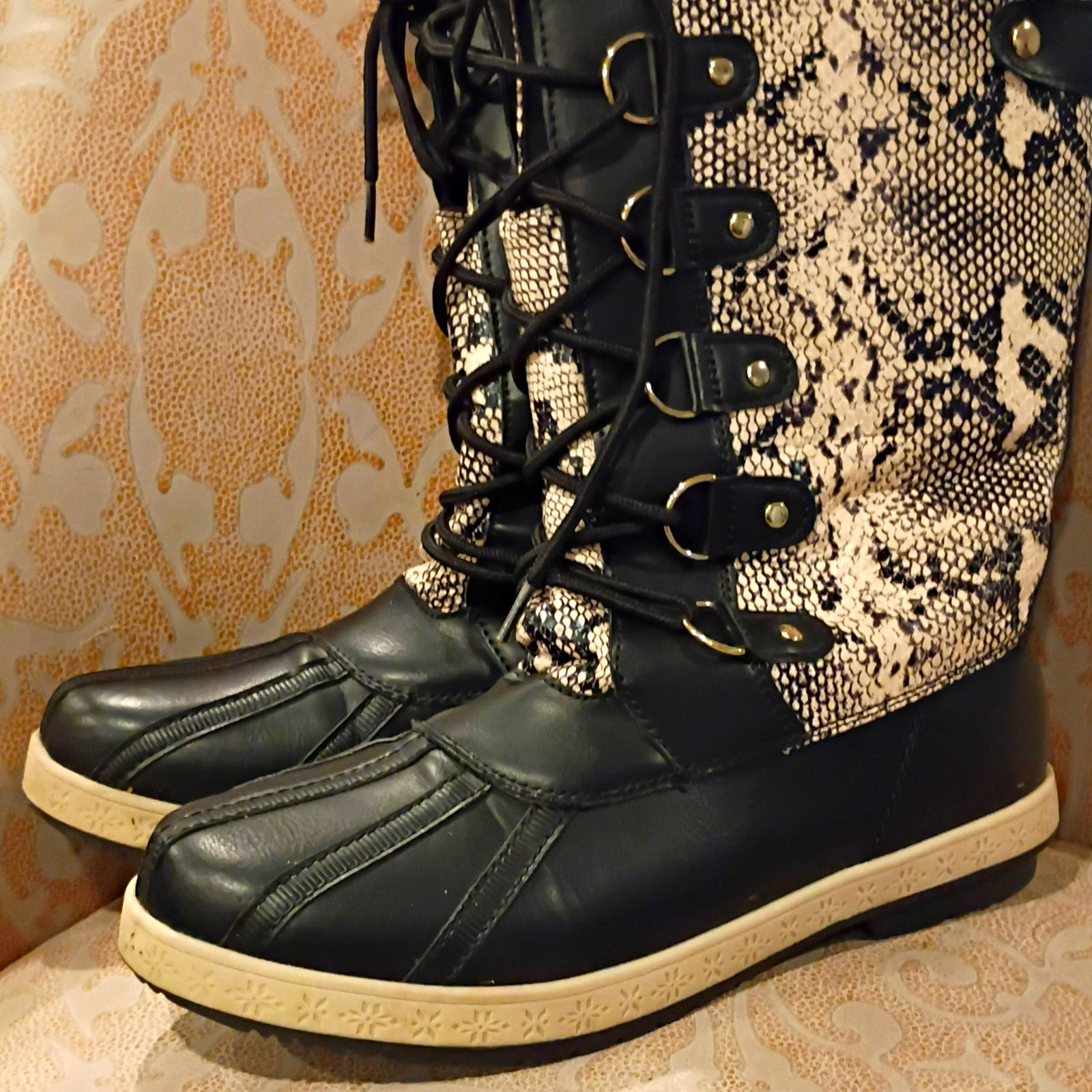 Womens Snake Print Faux Fur Trim Lace-Up Mid-Calf Snow Boots Lined 9