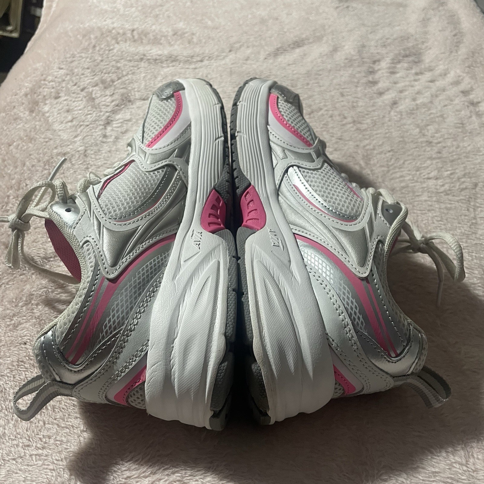 Avia Women’s 5000 Performance Sneakers Pink Silver White EUC Women’s Size 8