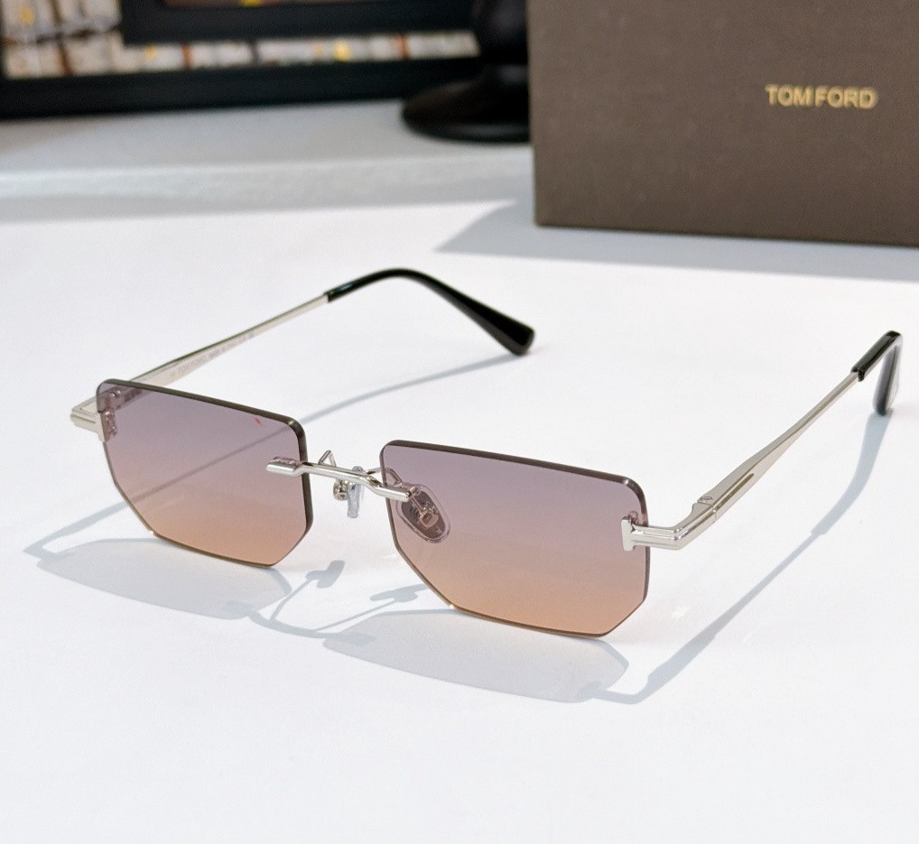 Tom Ford ETHAN-02 FT1355 16B Shiny Palladium/ Gradient Smoke Men’s Sunglasses