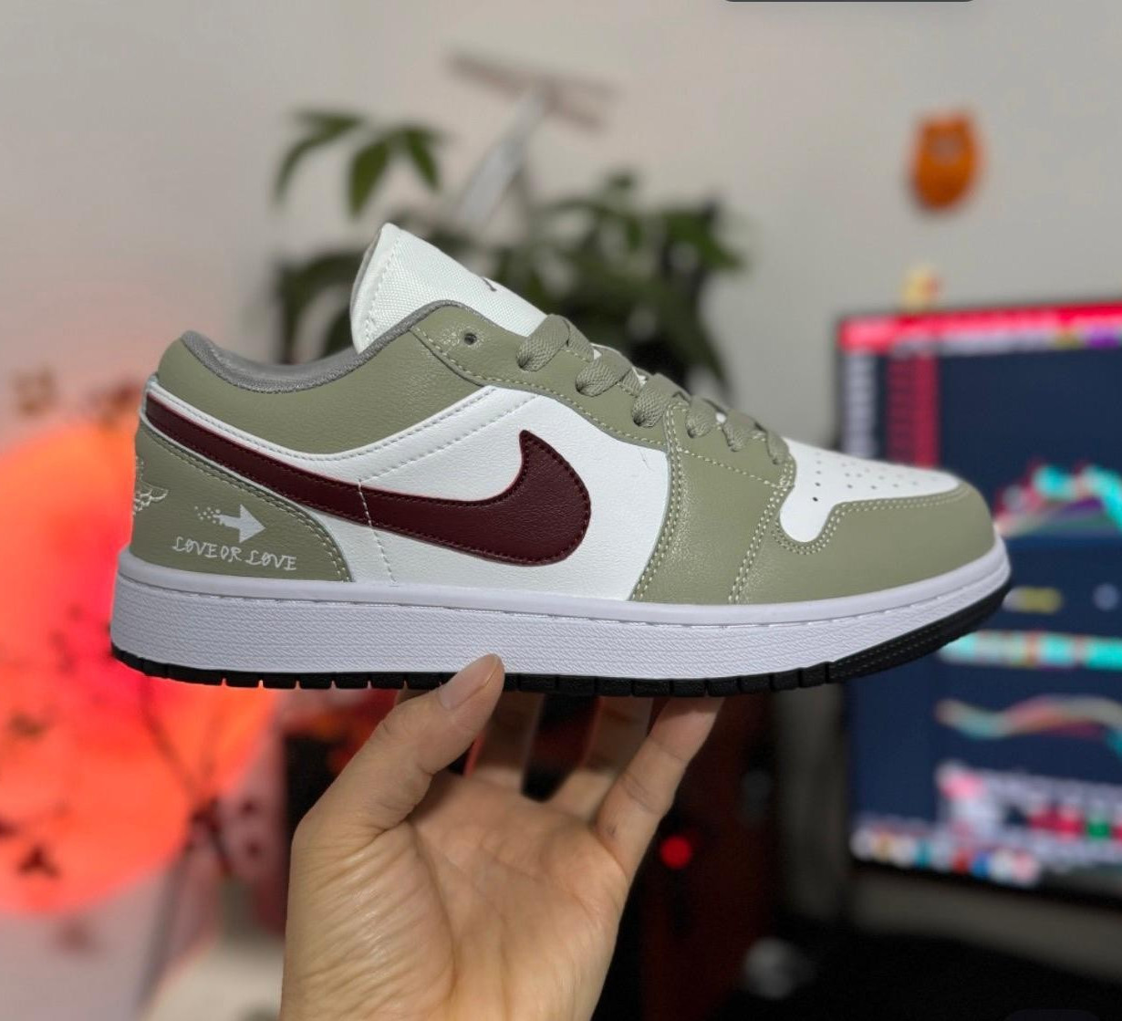 Nike Men’s Low Top Lace Up Athletic Sneaker White/Olive/Burgundy Rubber