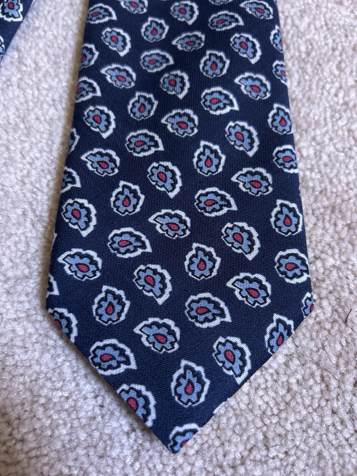 Q. CLOTHIER tie 100% wool – blue w/ abstract paisleys – 3 1/8″