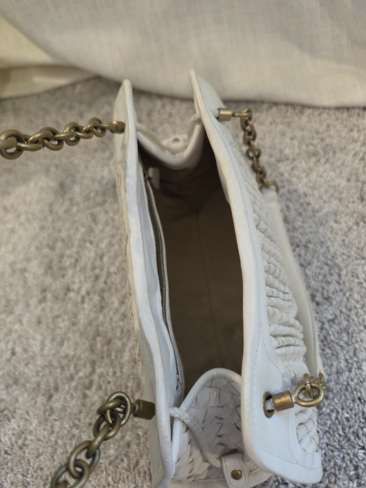 Bottega Veneta Woven Chain Shoulder Bag Ivory Leather Zip Designer Classic