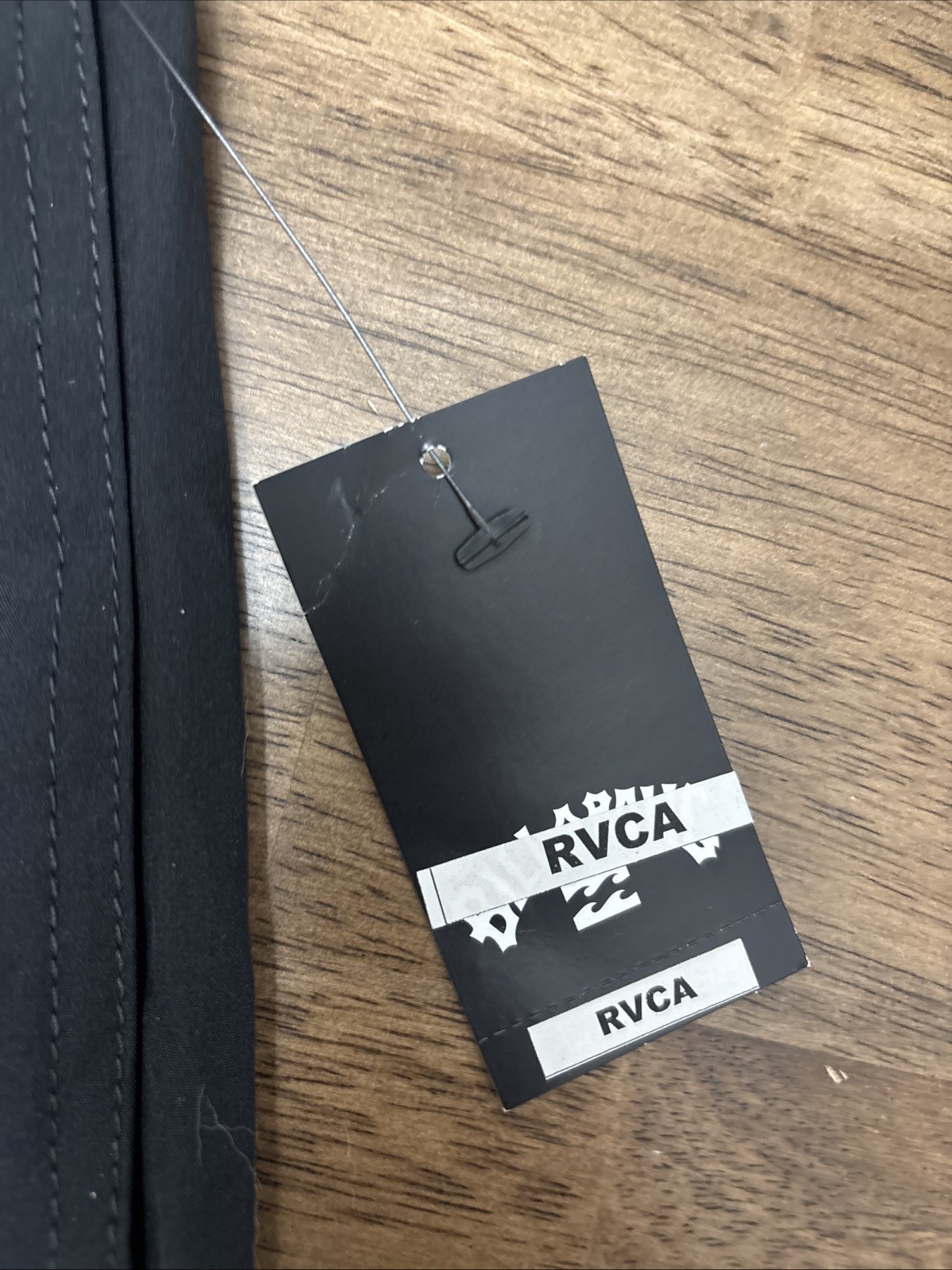 NEW – RVCA Men’s Travis Solid Trunk 17 Shorts – Black – Medium – 7” Inseam NWT