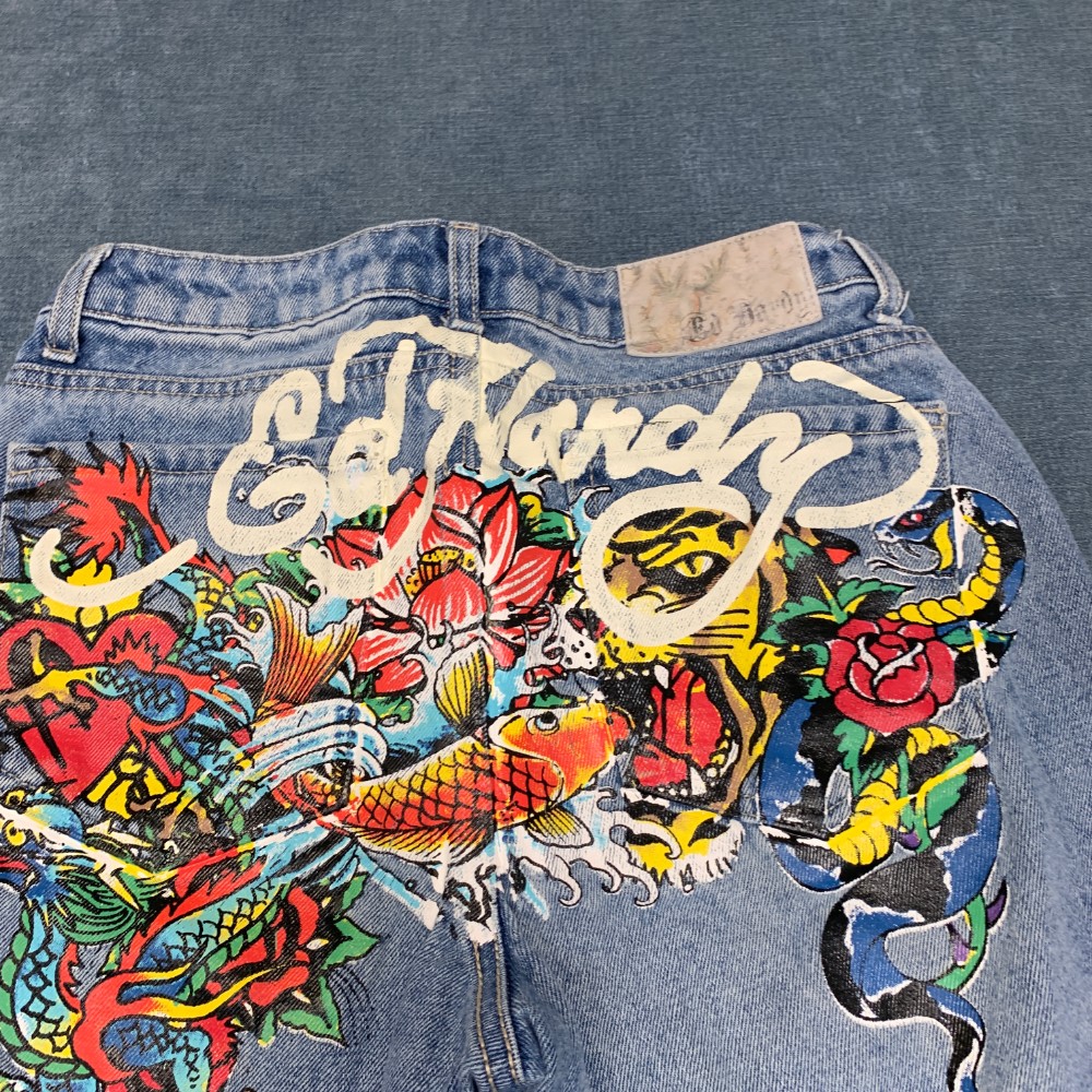 Ed Hardy Multi Tattoo Jeans Womens 26 Blue Denim Light Wash Mid Rise Pockets