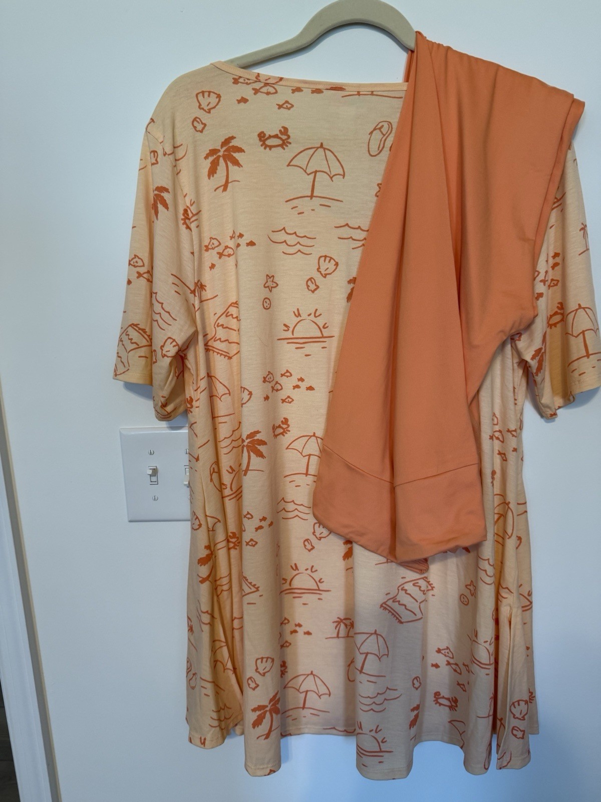 NWOT Beach /Summer Print LuLaRoe XL Perfect Tee Top And Matching TC Leggings