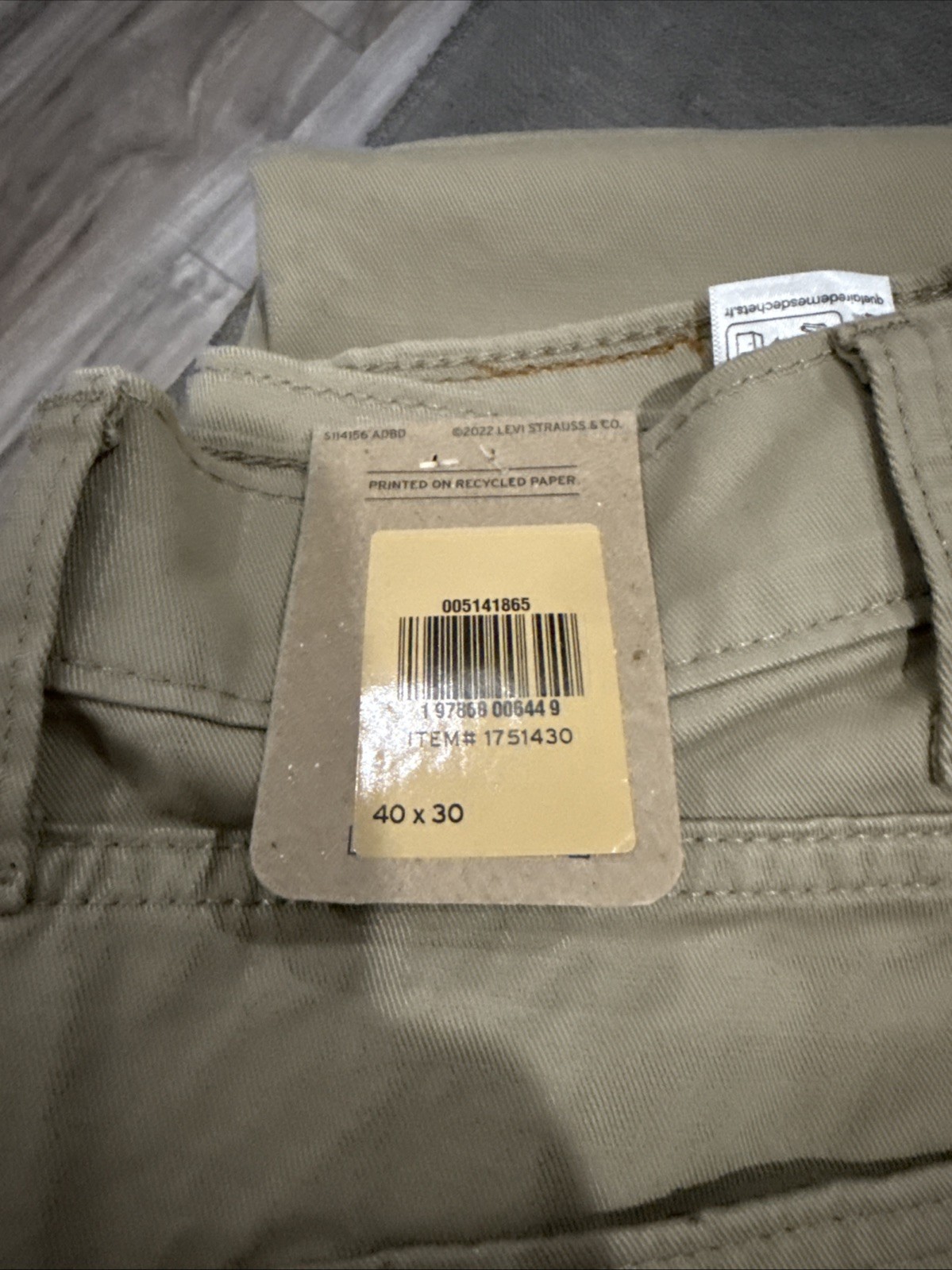 Levi’s Men’s 514 Straight Stretch Jean Tan Size 40×30 Sits Below Original Tan