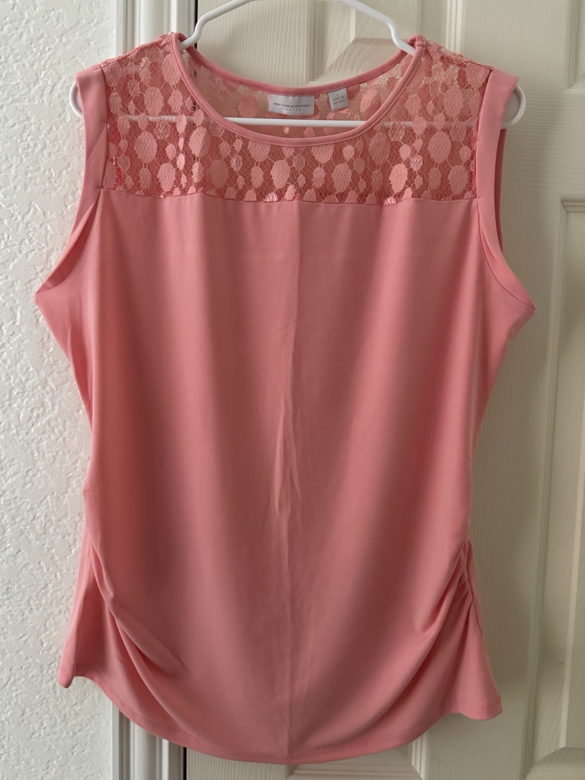 New York & Company Stretch Lace Yoke Sleeveless Blouse Coral Solid Size L