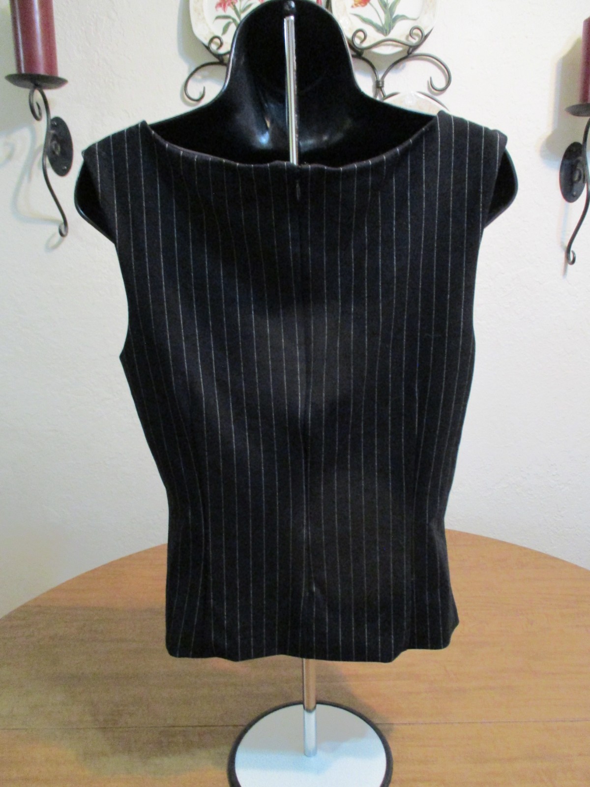 WHITE HOUSE BLACK MARKET SLEEVELESS ZIPPER BLACK V NECK SHIRT SIZE 8