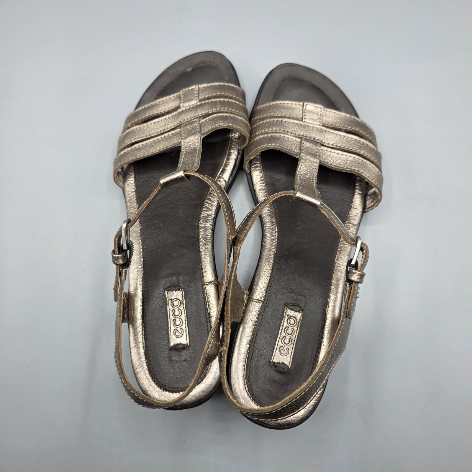Ecco Flash Sandals Womens 40 Gold Leather T-Strap Comfort Wedge Metallic Buckle