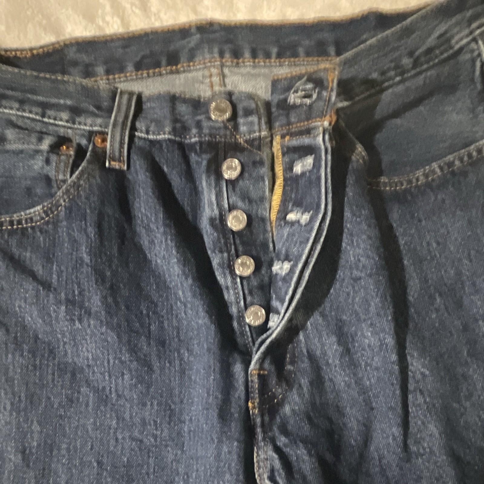 Levi’s 501 Jeans Button Fly Straight Fit Regular Medium Wash