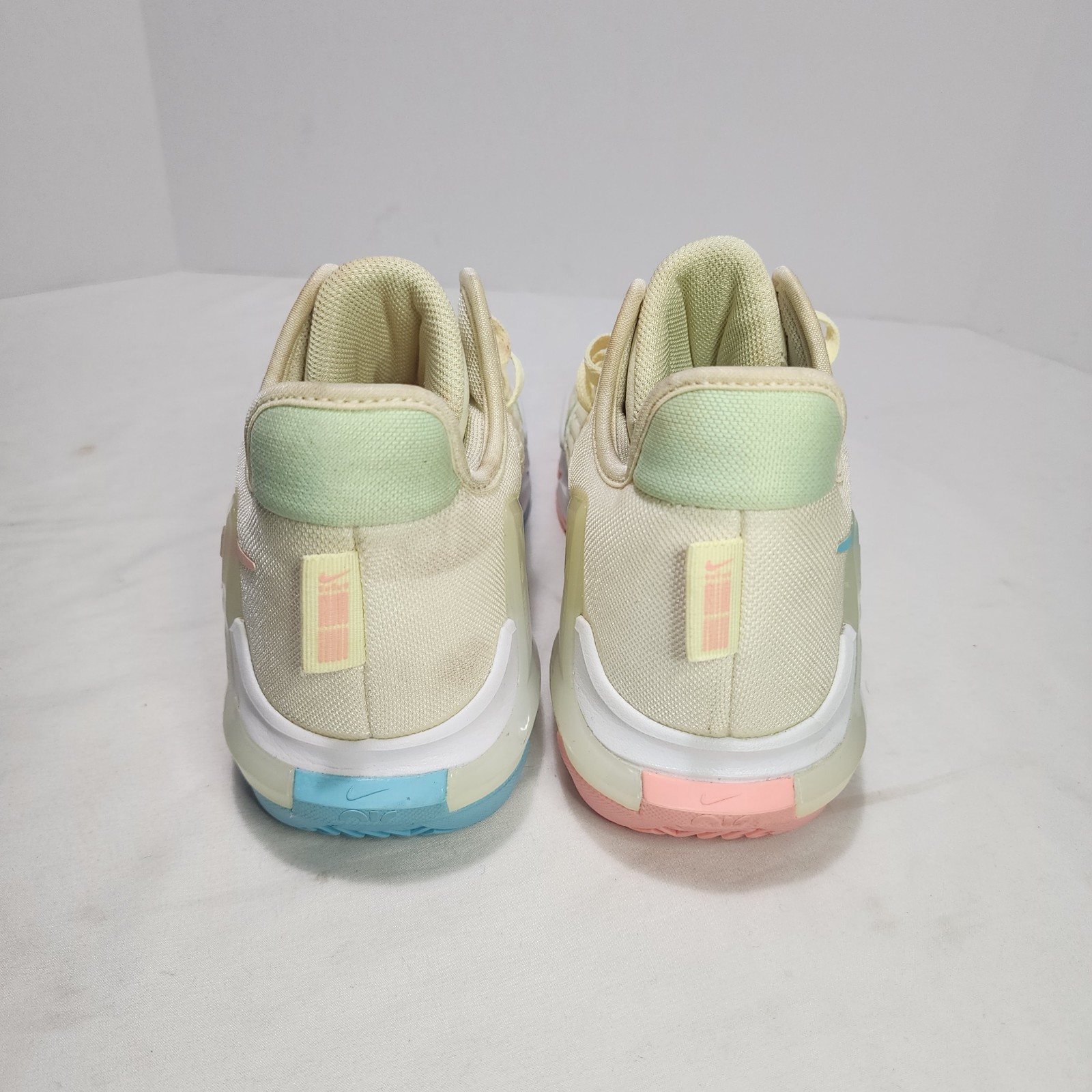 RARE Nike LEBRON JAMES Witness 6 EASTER Basketball Sz 10 Shoes CZ4052-103 – EUC