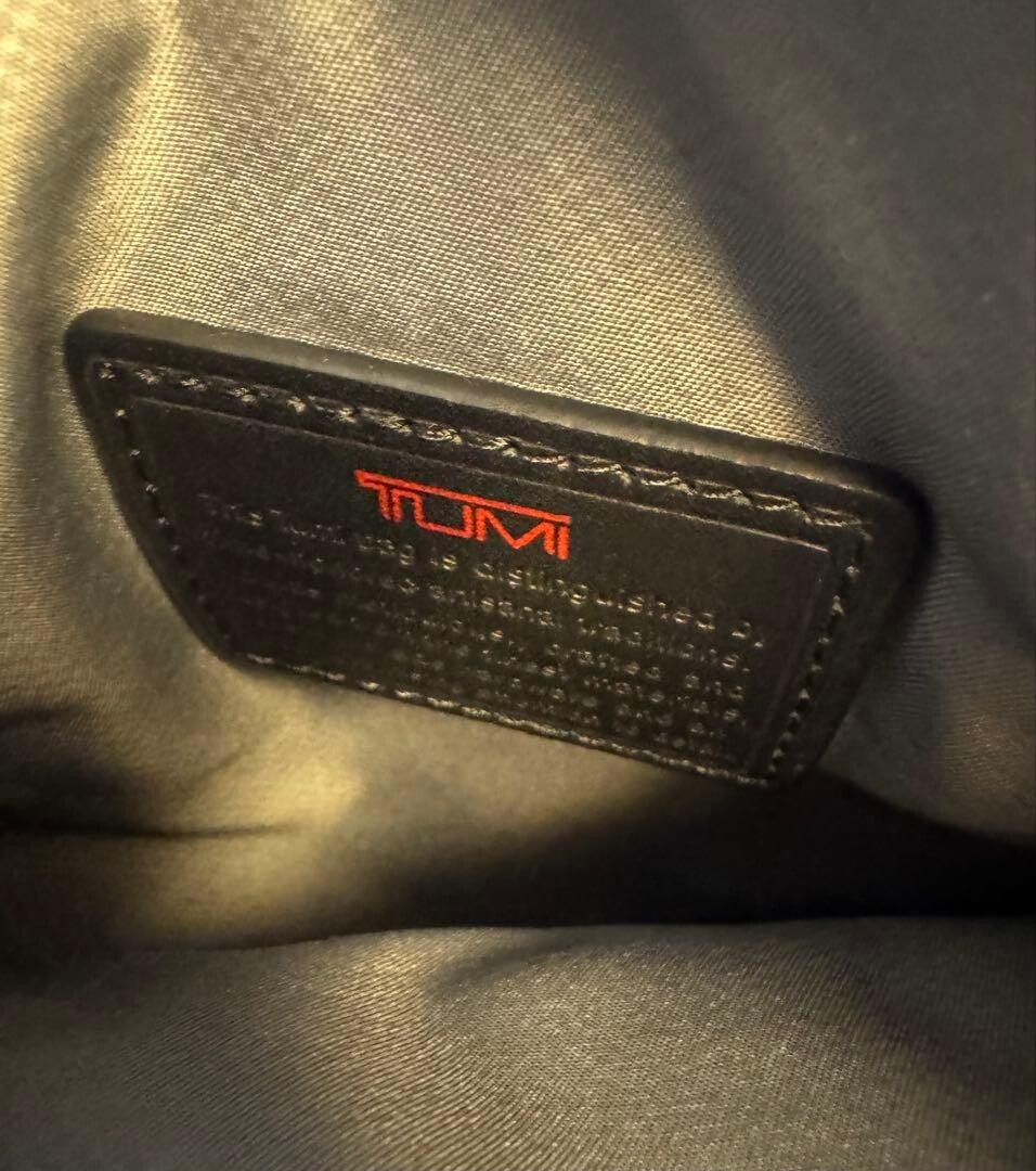 TUMI Alpha 2 Leather Travel Pocket Shoulder Bag Black 92110D2 Men’s Zip Pouch