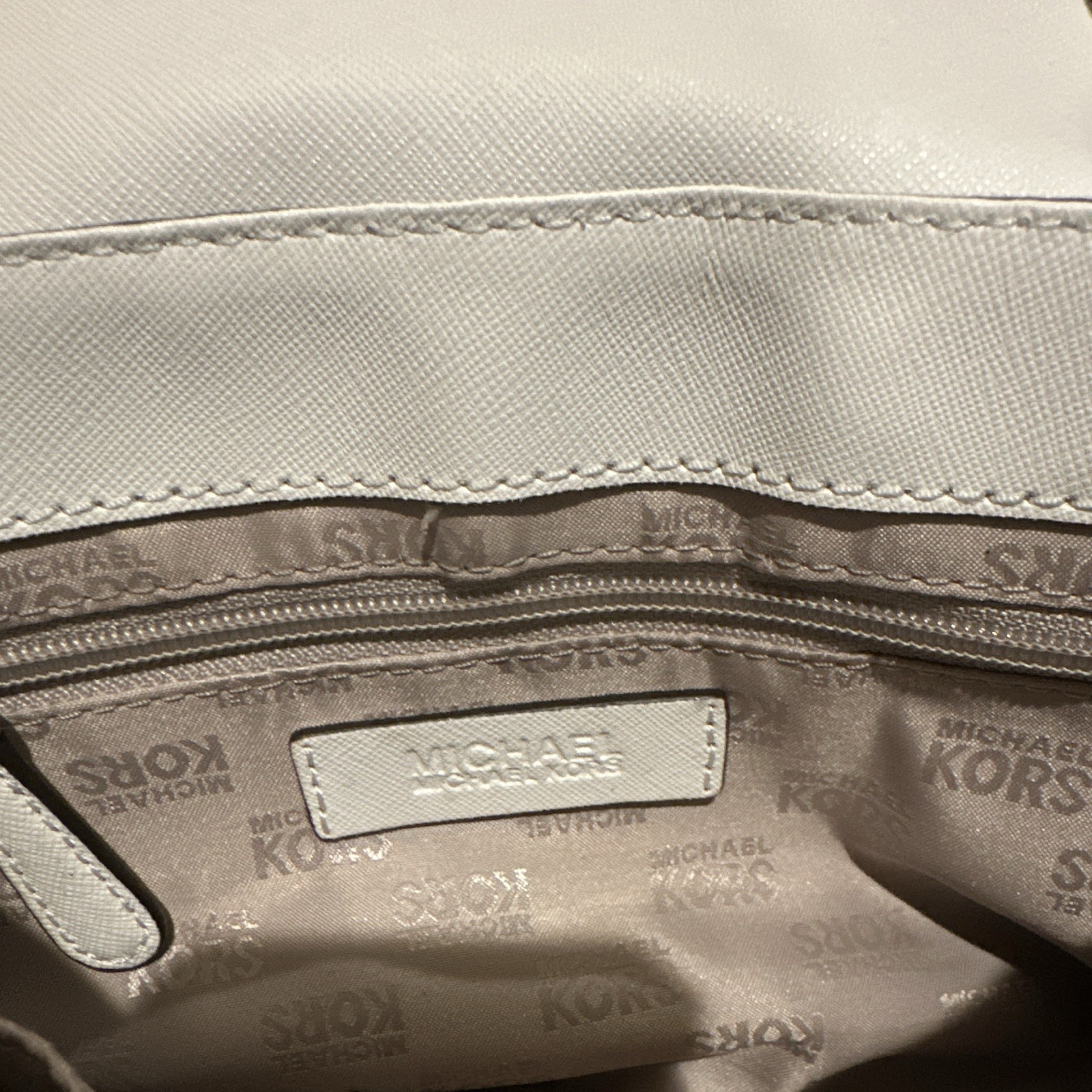 Michael Kors White Small Shoulder Bag Push Lock Chain Strap w Detachable Strap