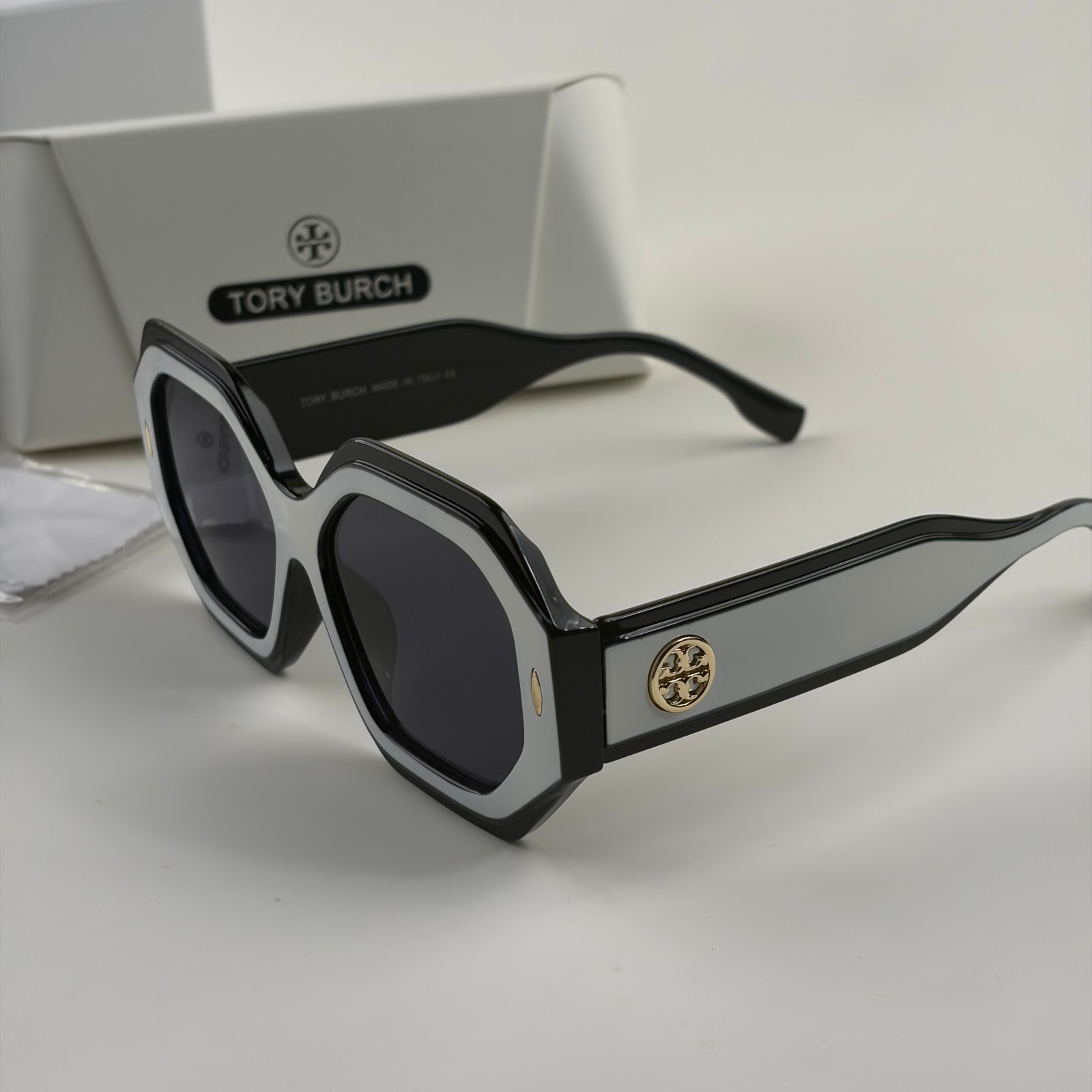 New In Box – Tory Burch Oversized Geometric Sunglasses Black Retro Square 52mm