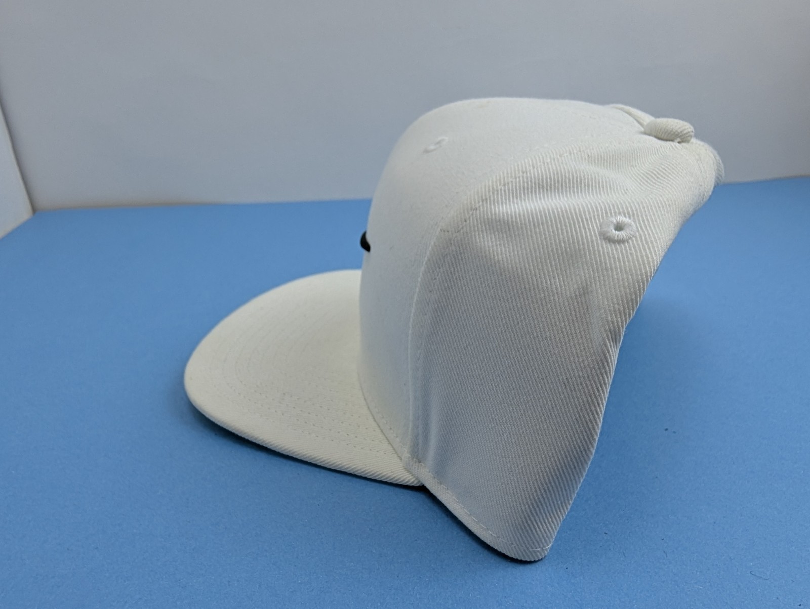 Nike Pro Cap White Black Swoosh Flat Bill Snapback Hat FV5522-100 L/XL