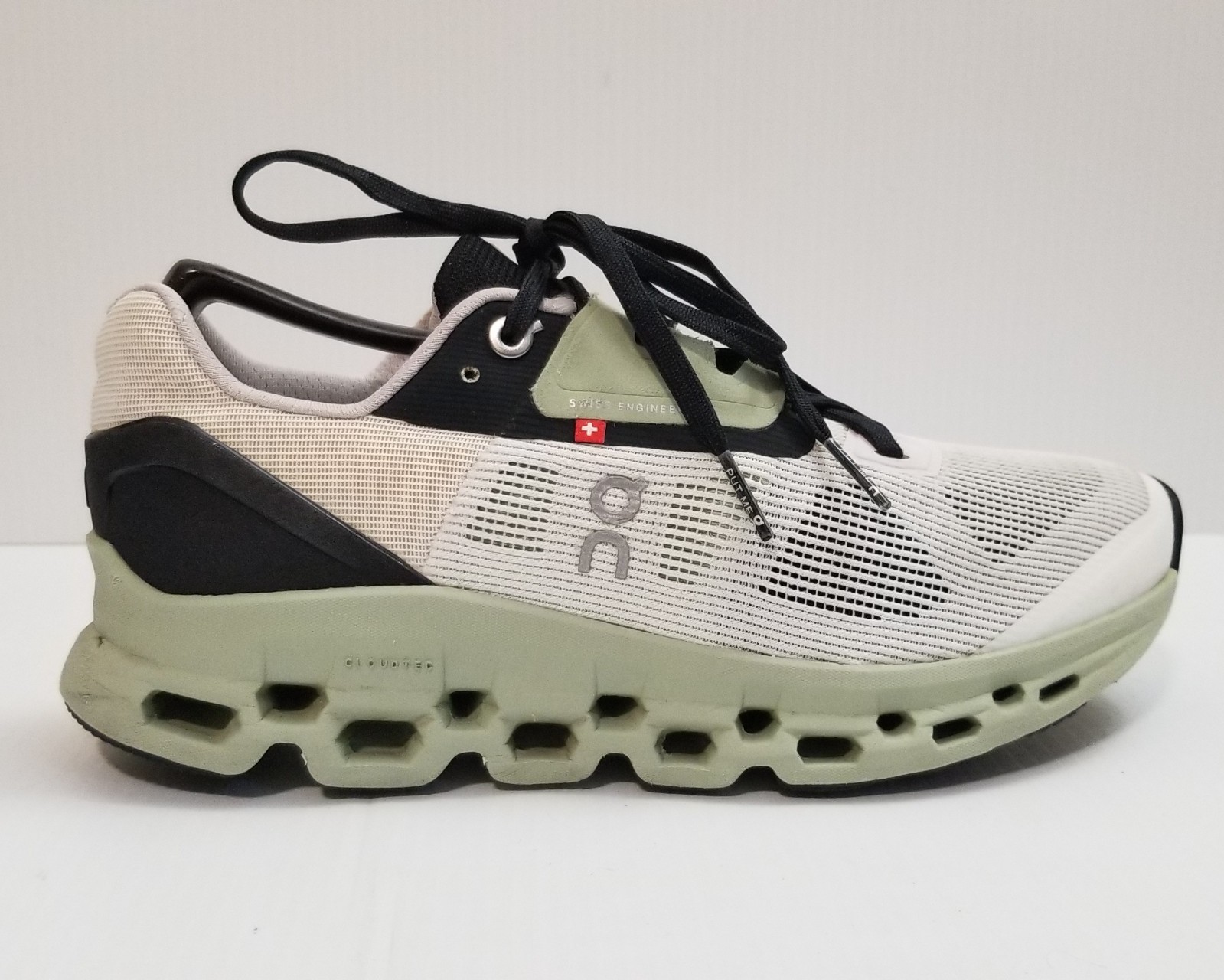 On Cloudstratus White Black Sage Green Running Shoes 39.98997 Women’s Size 6.5