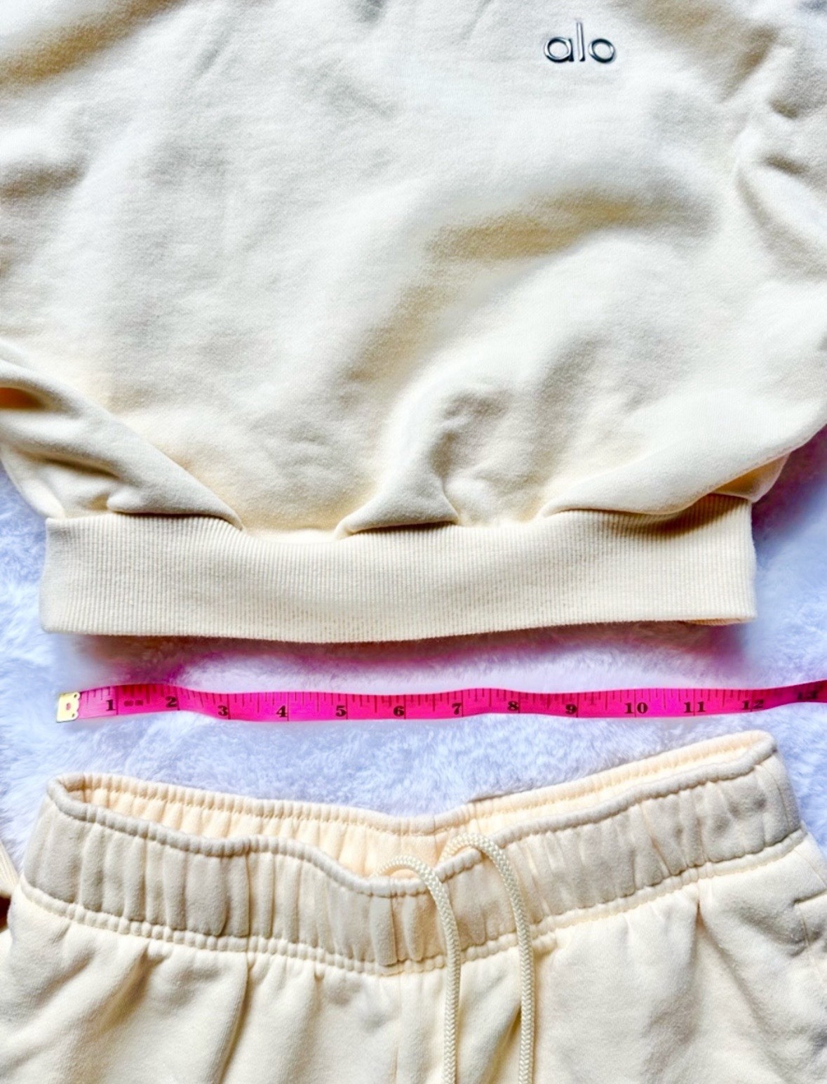ALO YOGA Candlelight Coord Accolade Set XXS Crewneck Cropped Sweatshirt Shorts