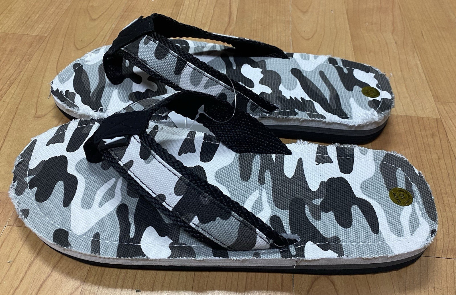 Camouflage White Camo Sandals Flip Flops Men’s Size 7/8 9 10 11 12 13