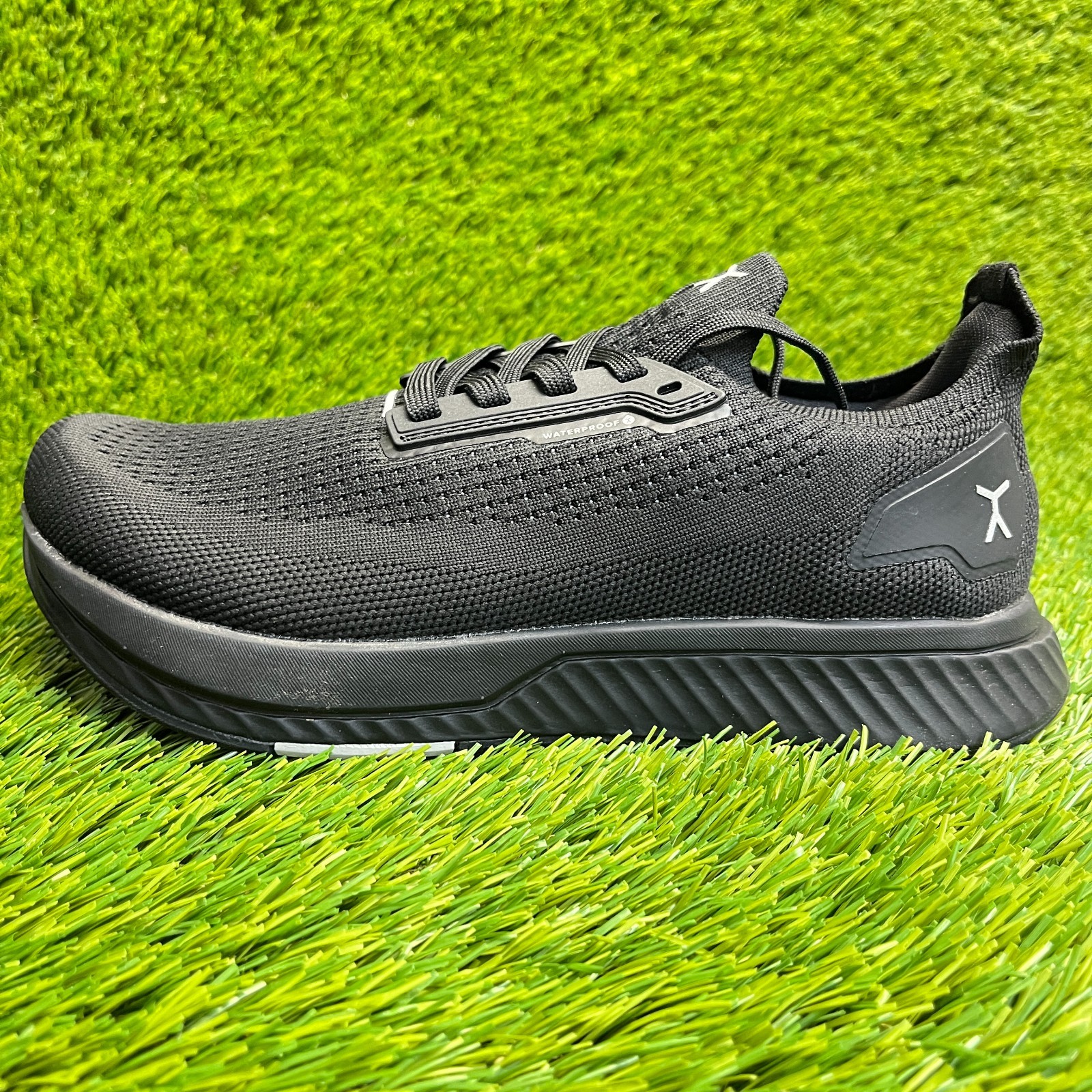 Flux Footwear Adapt Waterproof Runner Stealth Black Womens Size 8 Athletic Shoes