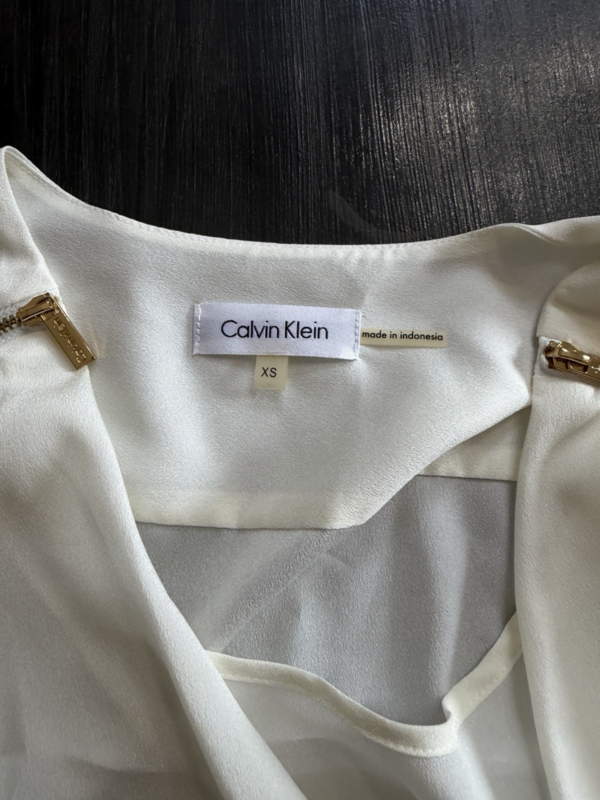 Calvin Klein XS Ivory Faux Wrap Blouse Gold Zip Shoulder 3/4 Sleeve Top