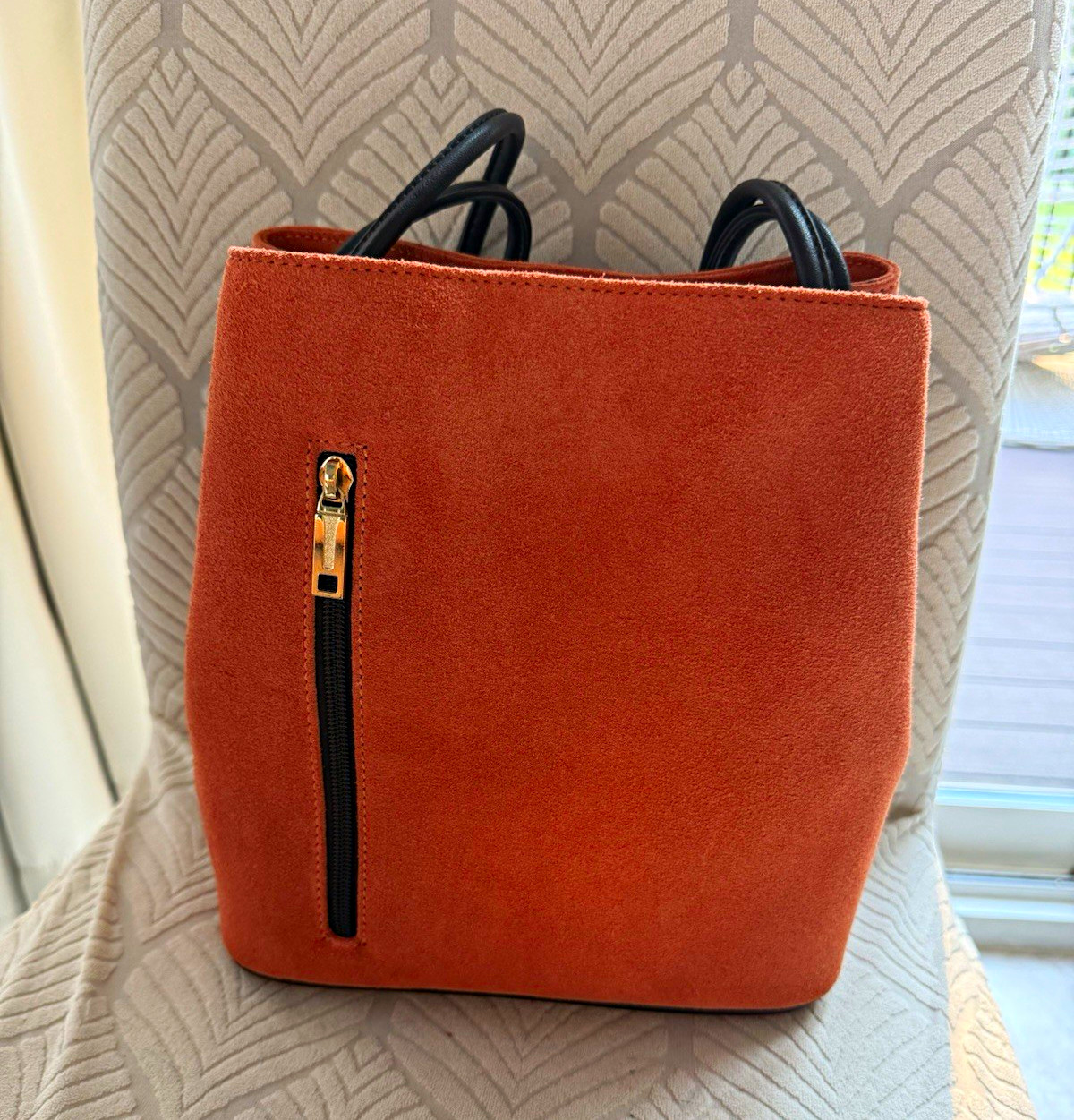Women’s Brown Bucket Shoulder Bag Black Strap Gold Hardware Magnetic Zipper Pkt