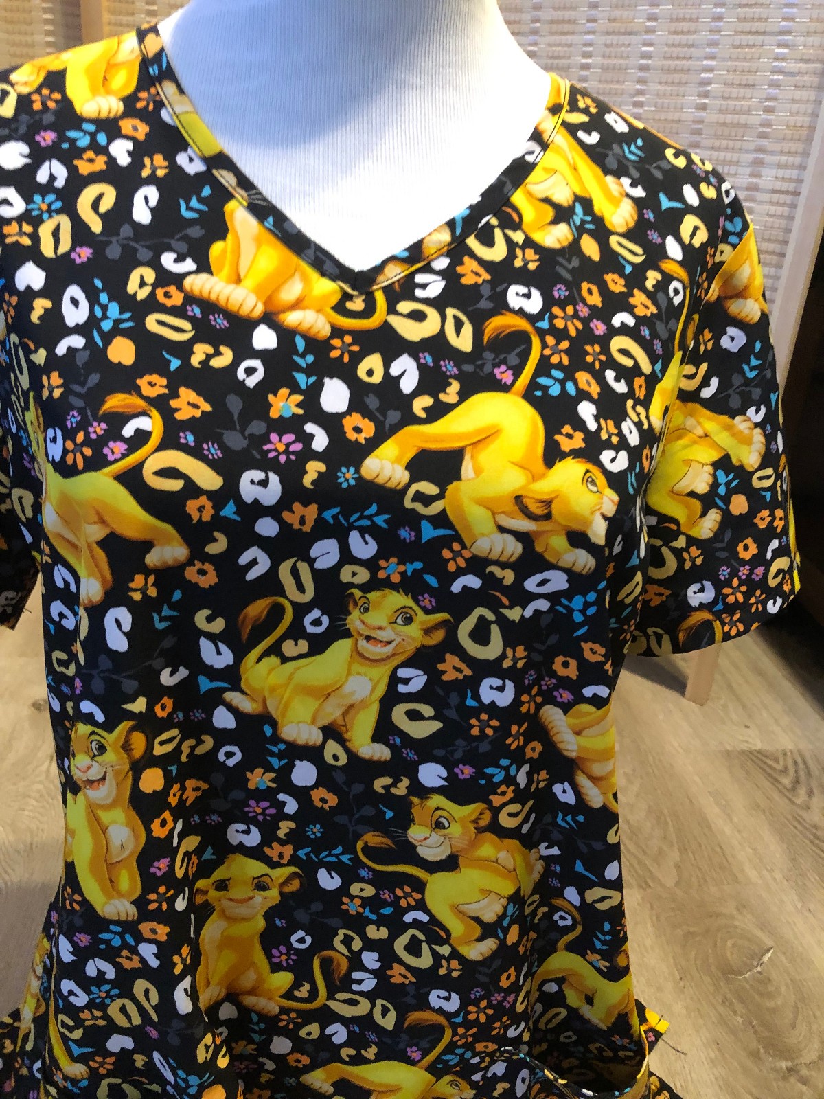 Disney The Lion King Simba Scrubs Scrub Top Polyester Large L (H875)