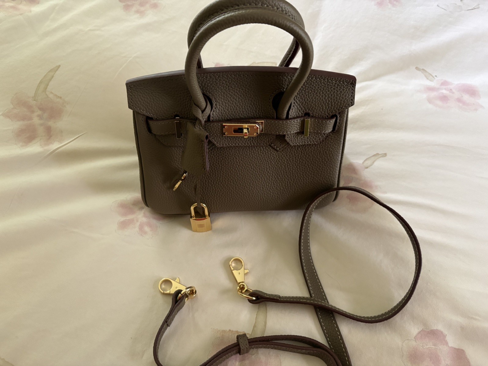 MILLE Bag, “GRACE”—Grey, Lock, Key, Clochette, Dust Bag, Strap, 20cm—EXCELLENT!