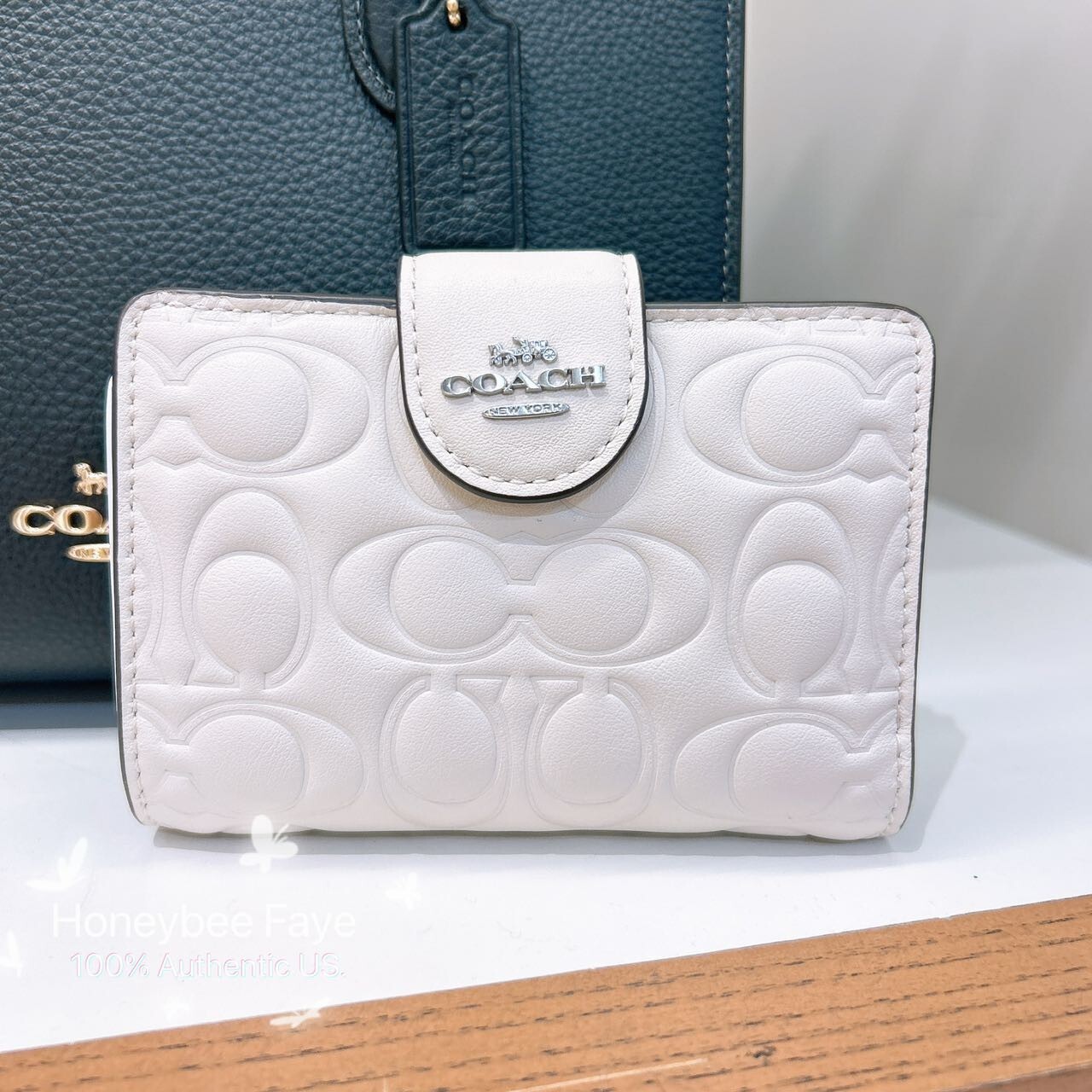 NWT Coach Medium Corner Zip Wallet With Signature CM241