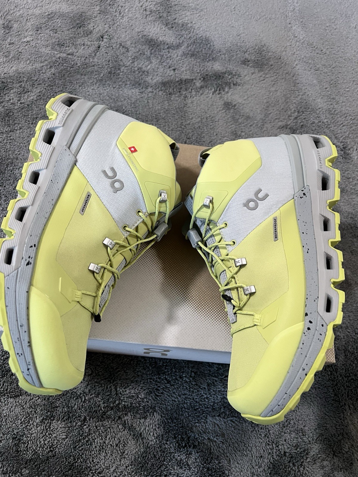 On Cloudtrax Waterproof Hiking Boot Sneaker Running Glacier/ Zest Men 8/women9.5