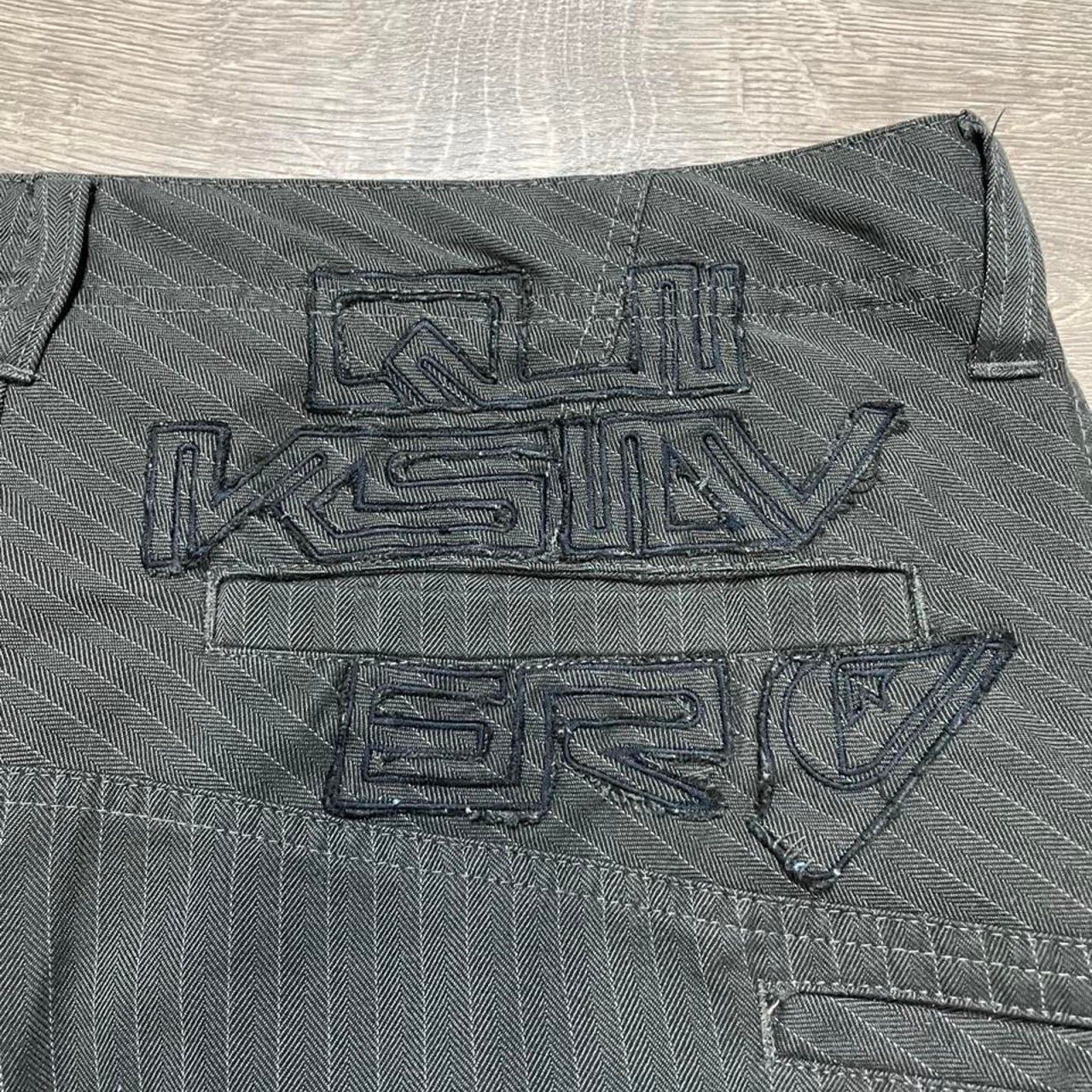 Quiksilver Vintage Grey Pinstripe Skate Shorts Embroidered Logo Y2K Size 36