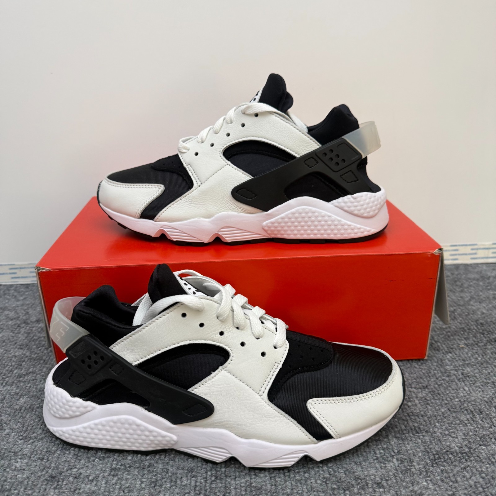 Nike Air Huarache Low-Top Athletic Shoes Black/White DD1068-001 Men’s Size 9