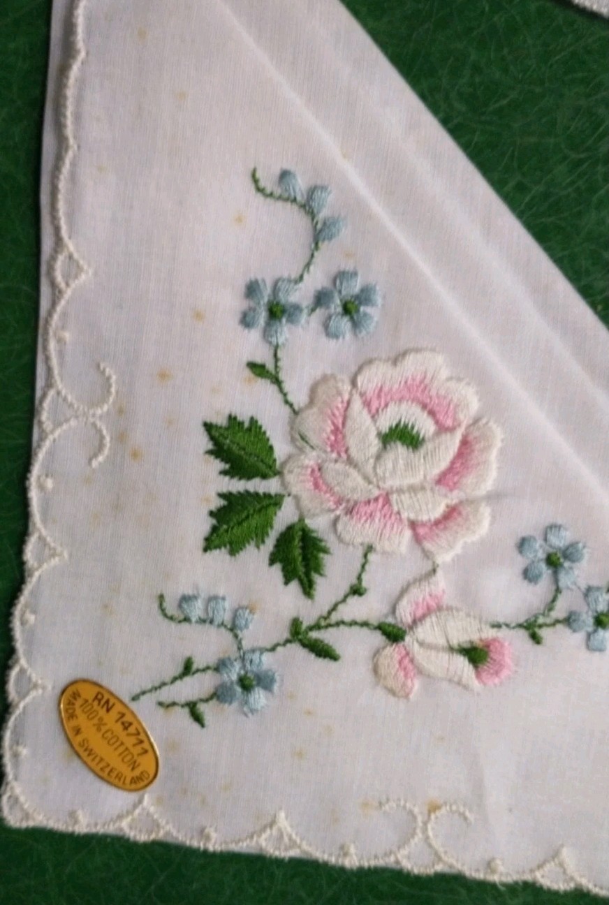 12 Vtg Handkerchiefs in VTG Bunte Chocolates Box~ Embroidery Tatted Crochet