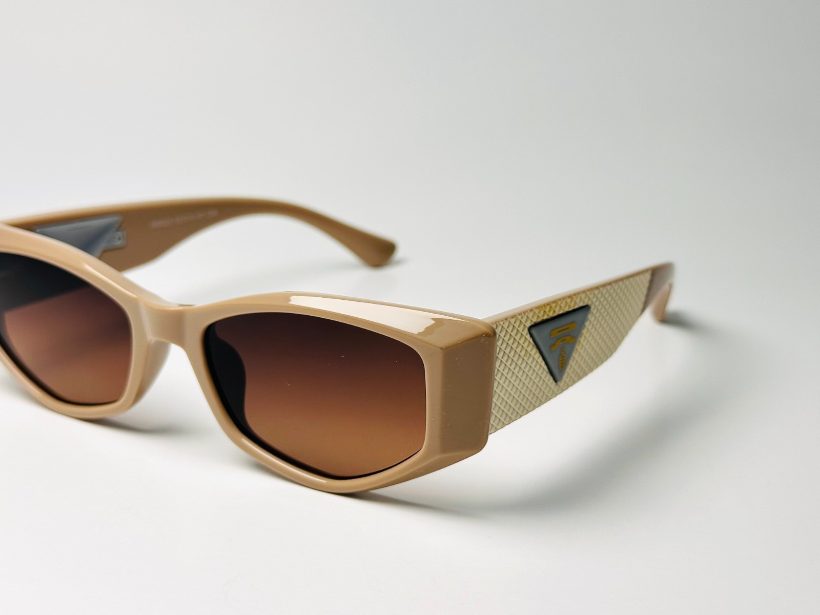Beige Rectangle Sunglasses for Women Luxury Designer Style Shades Retro Fashion